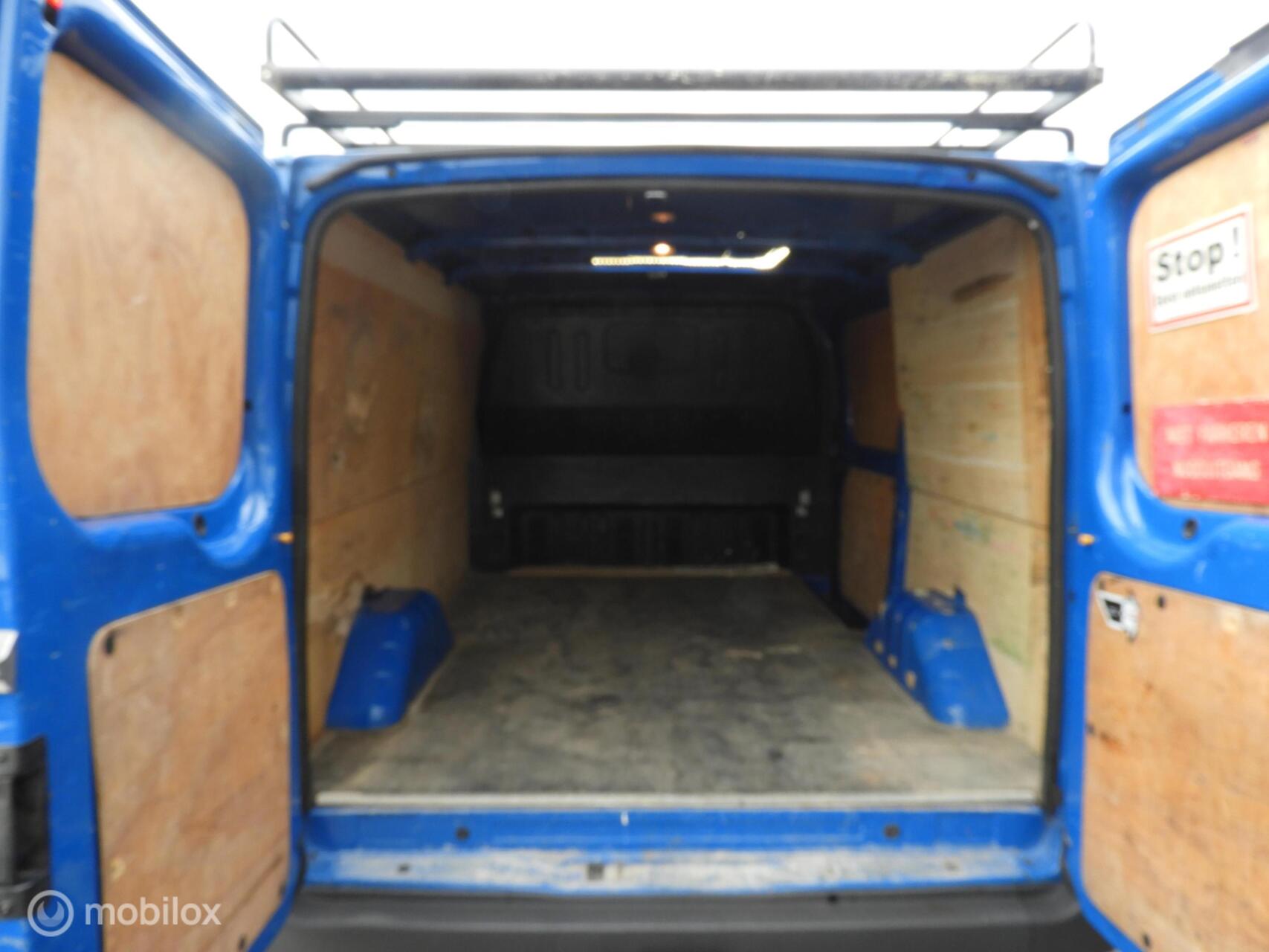 Foto van Ford Transit 300s Van 100dpf 4.27