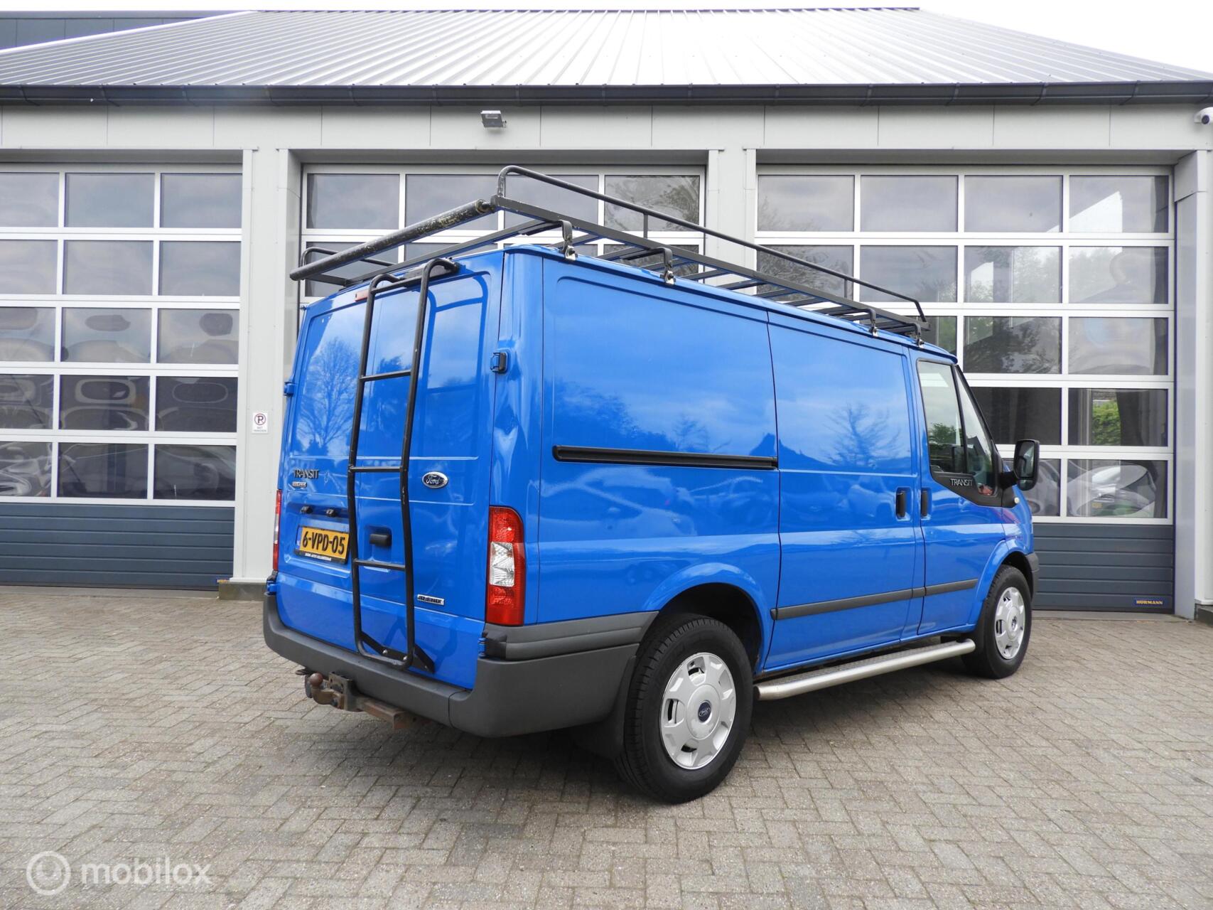 Foto van Ford Transit 300s Van 100dpf 4.27