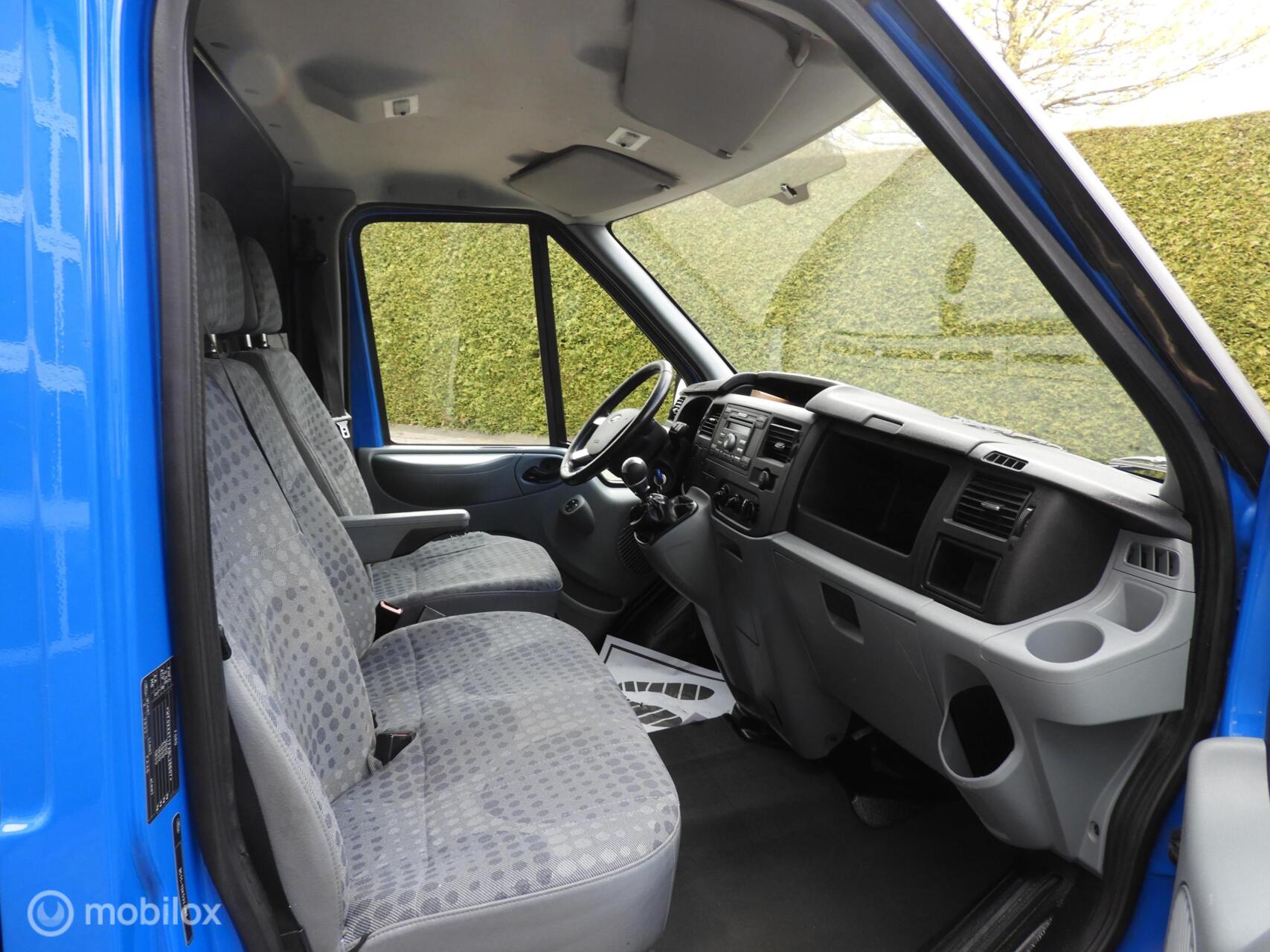 Foto van Ford Transit 300s Van 100dpf 4.27