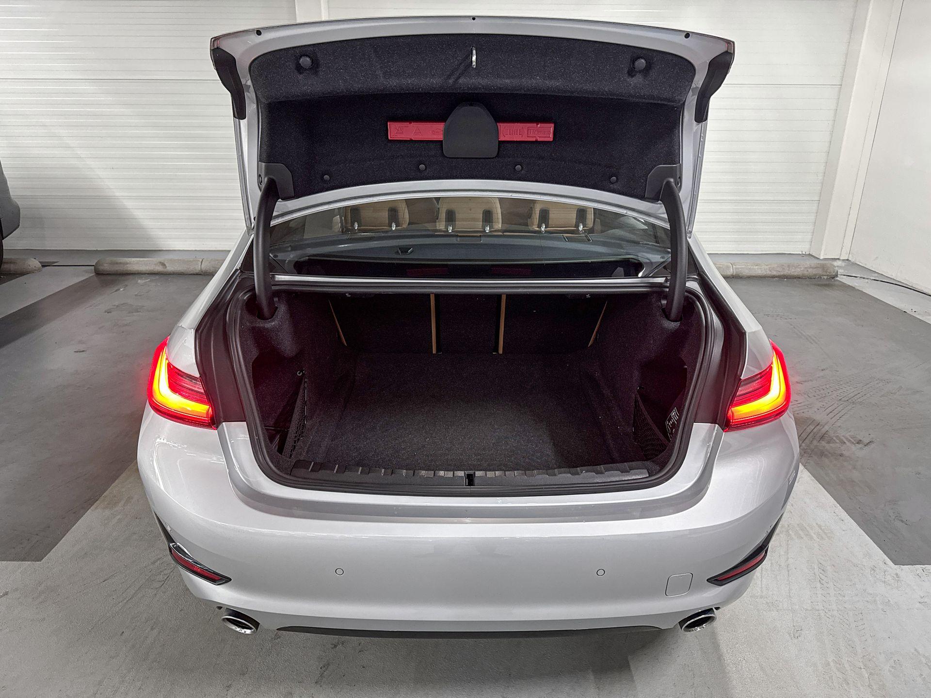 Foto van BMW 330i