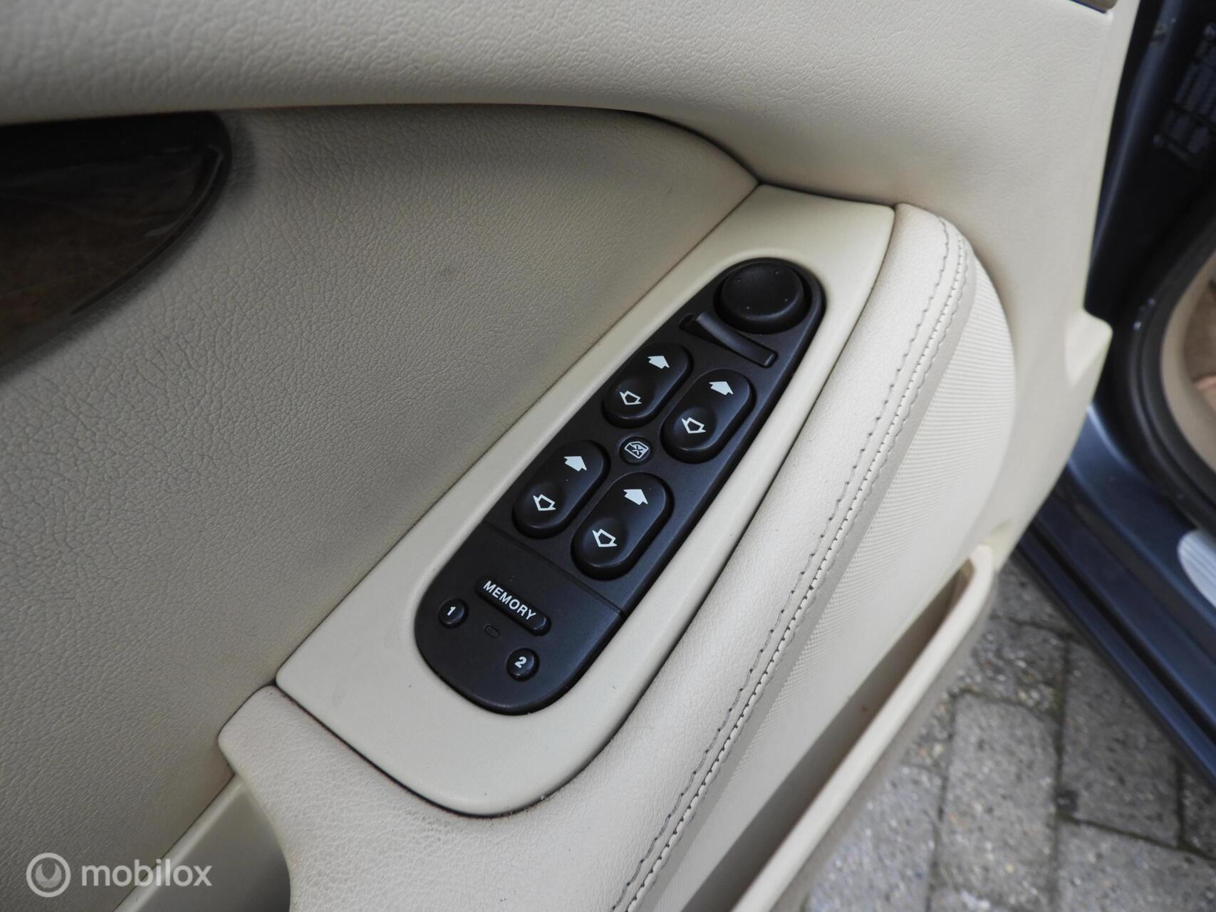 Foto van Jaguar S-type