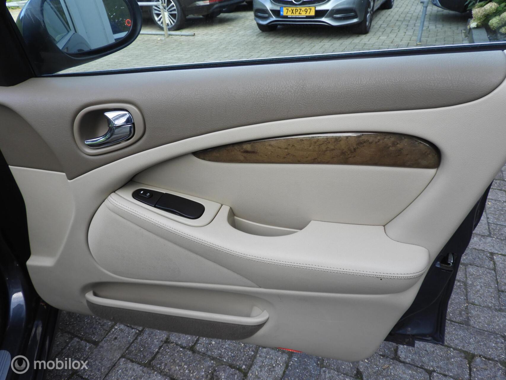 Foto van Jaguar S-type