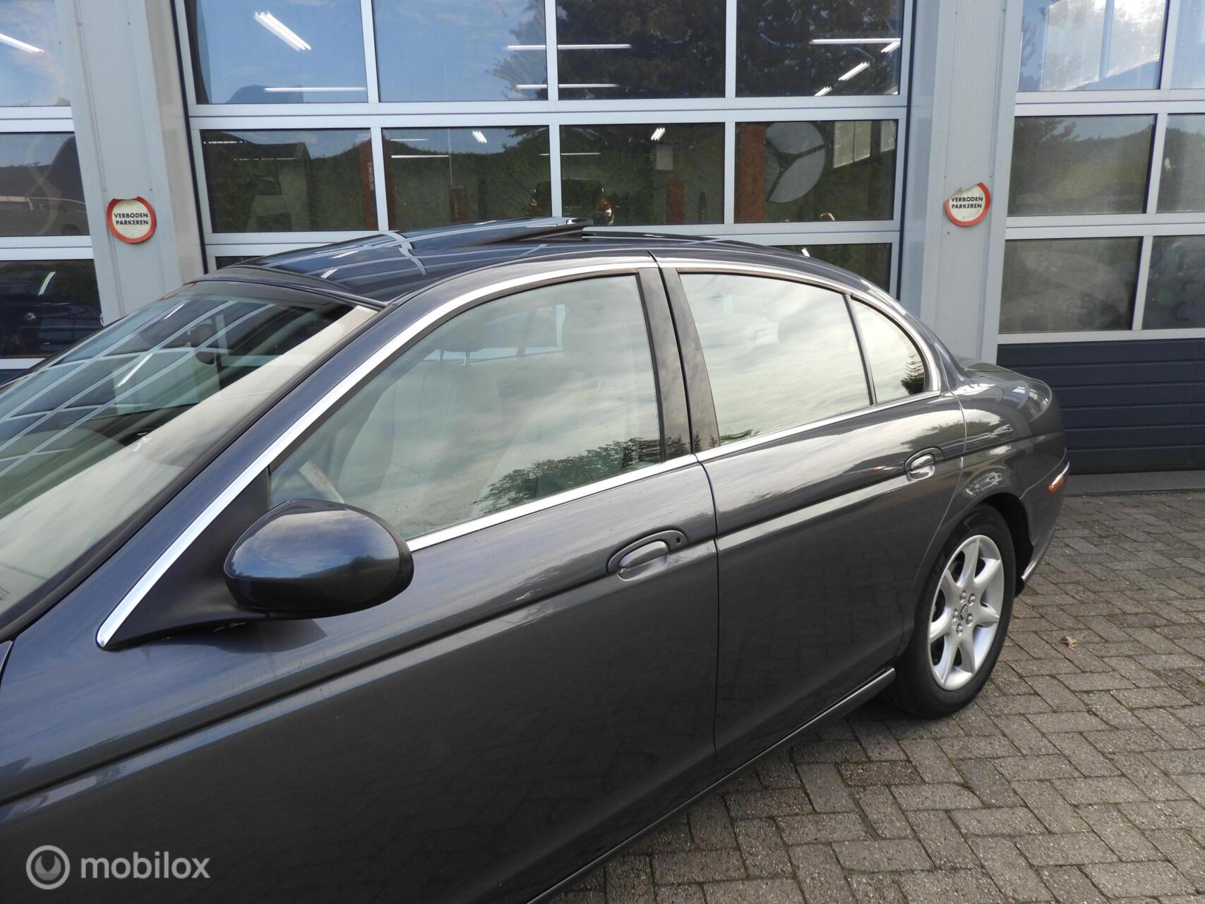 Foto van Jaguar S-type