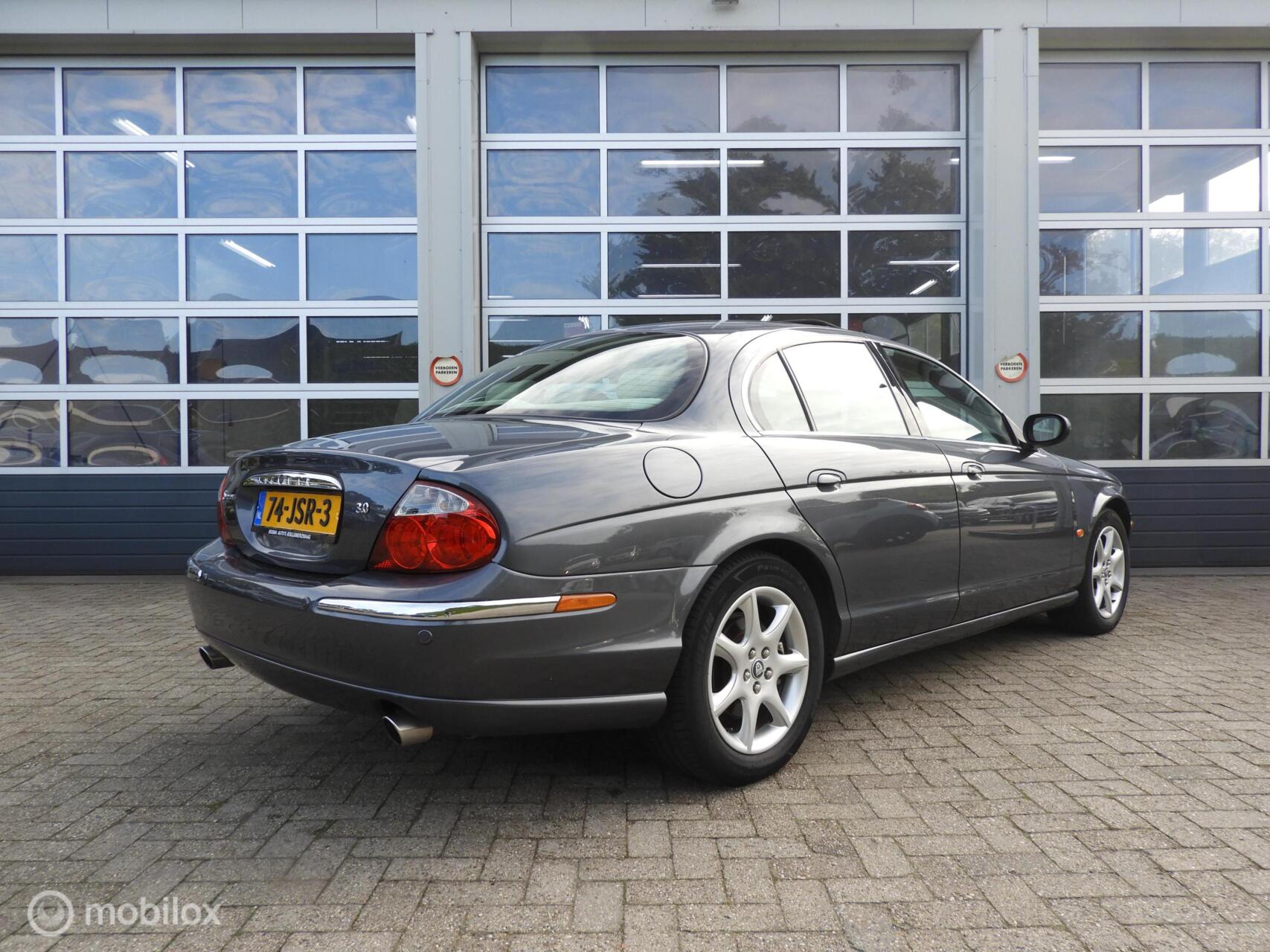 Foto van Jaguar S-type