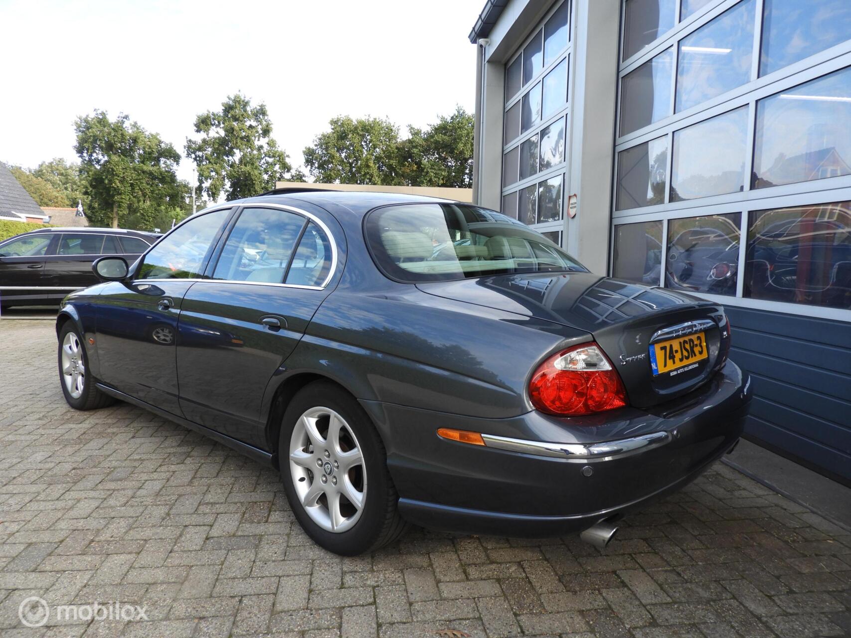 Foto van Jaguar S-type
