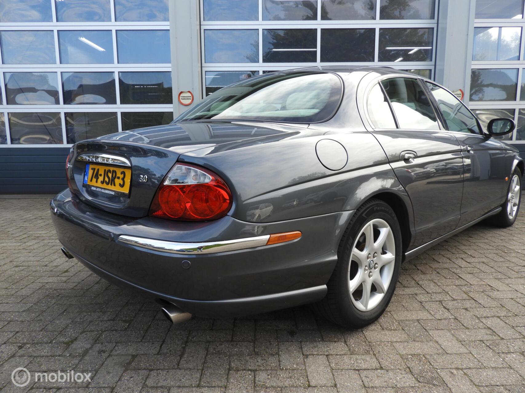 Foto van Jaguar S-type