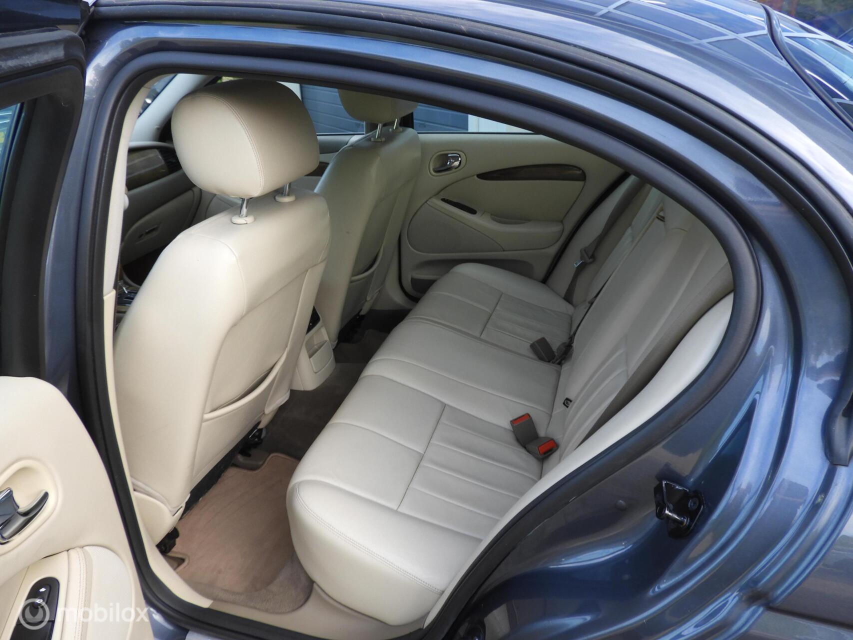 Foto van Jaguar S-type