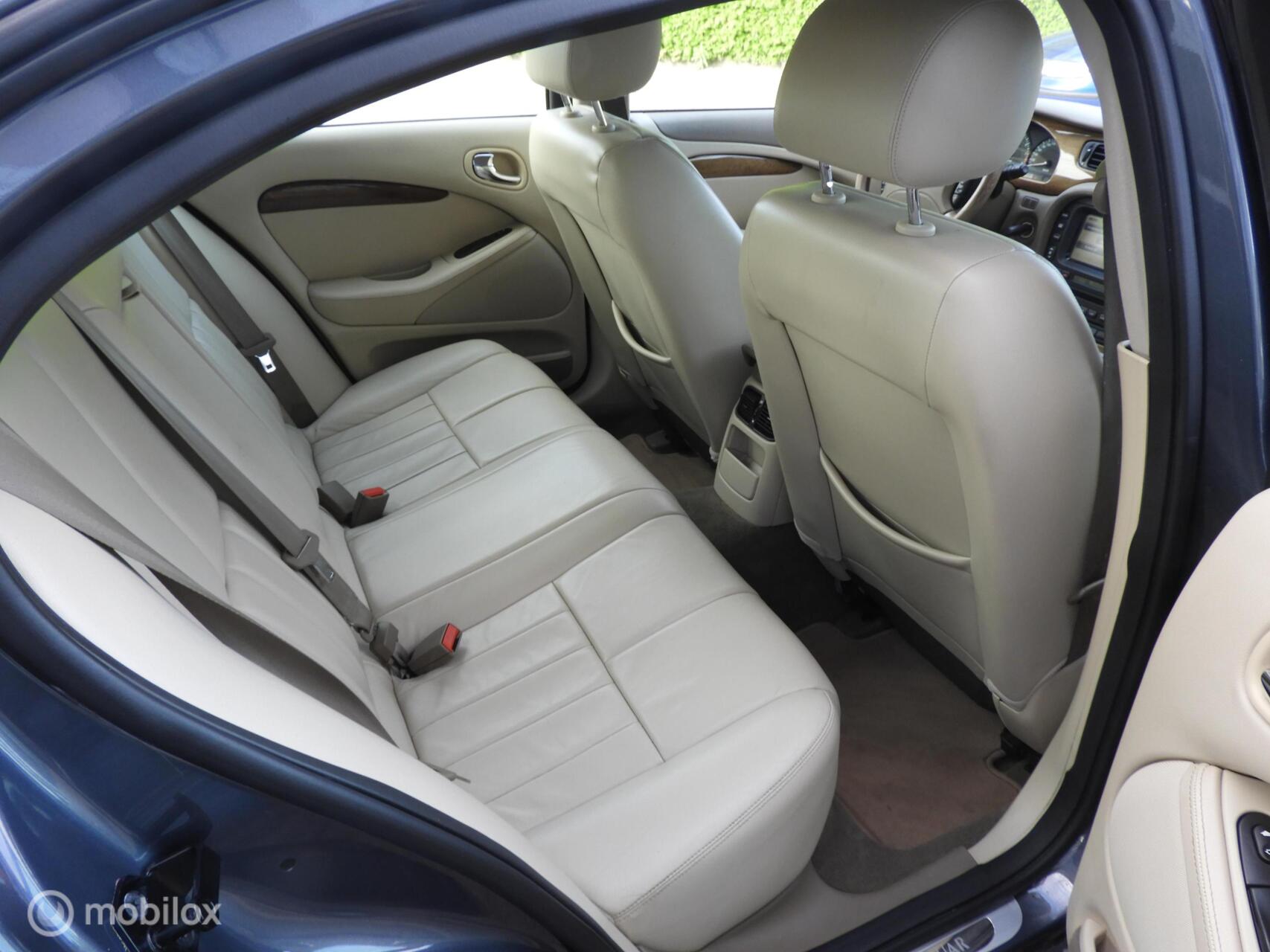 Foto van Jaguar S-type