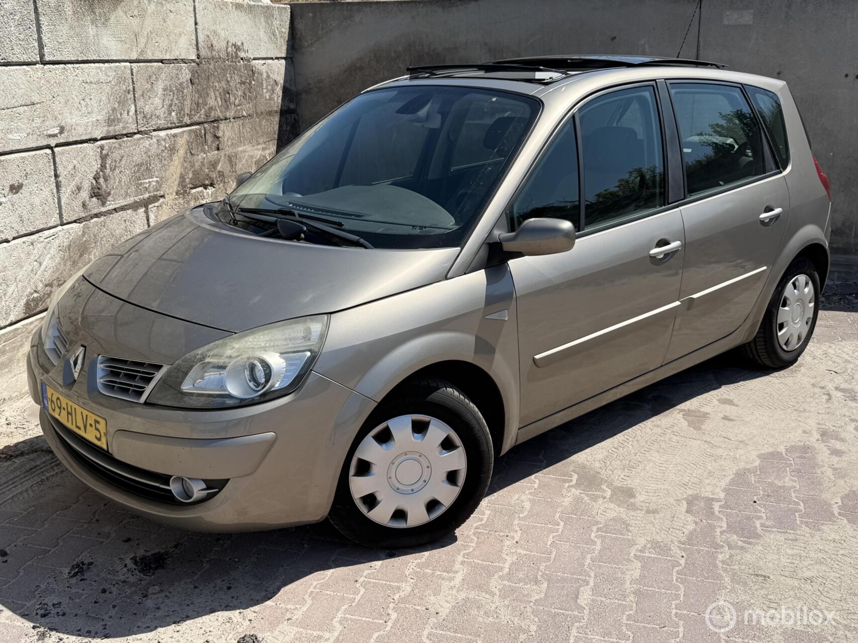 Renault Scénic 1.6-16V Business Line 2009 - voorkant