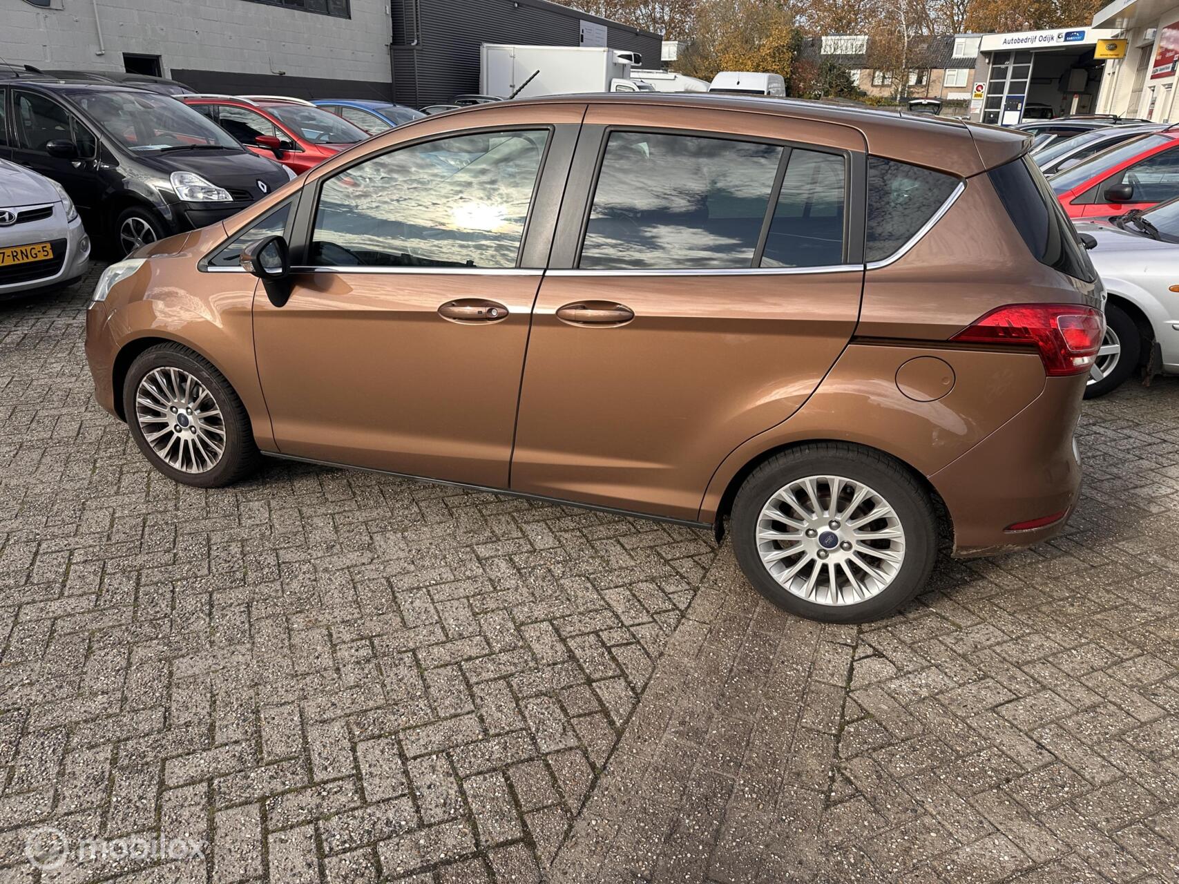 Foto van Ford B-max