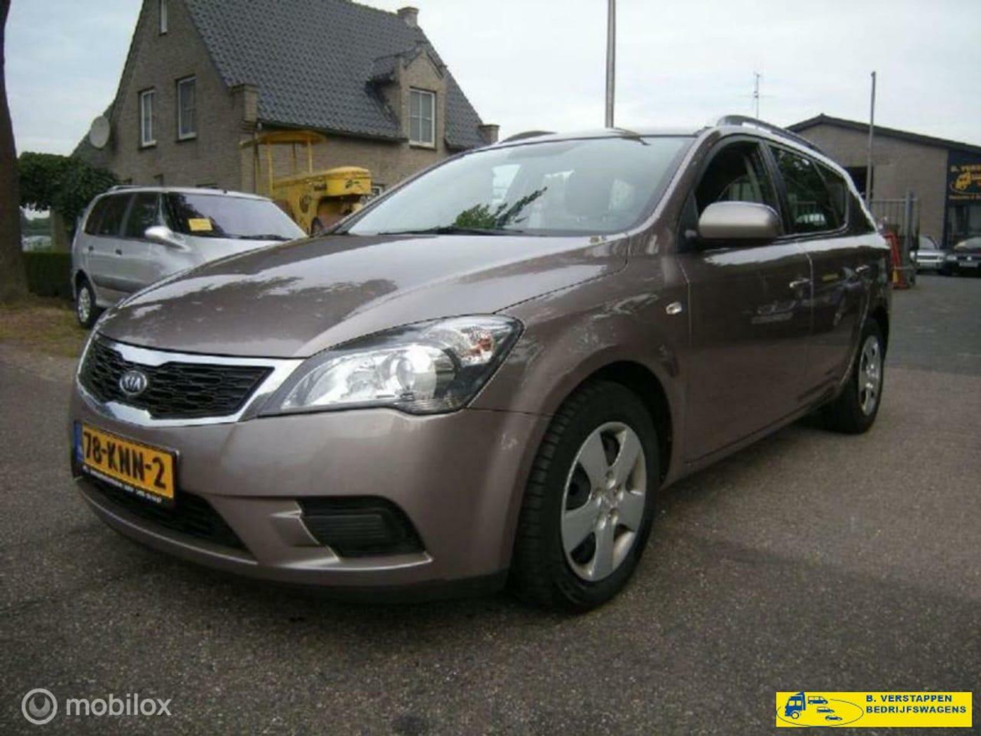 Kia Cee'd Sporty Wagon Ceed 1.6 CRDi 115 X-tra 2010 - voorkant