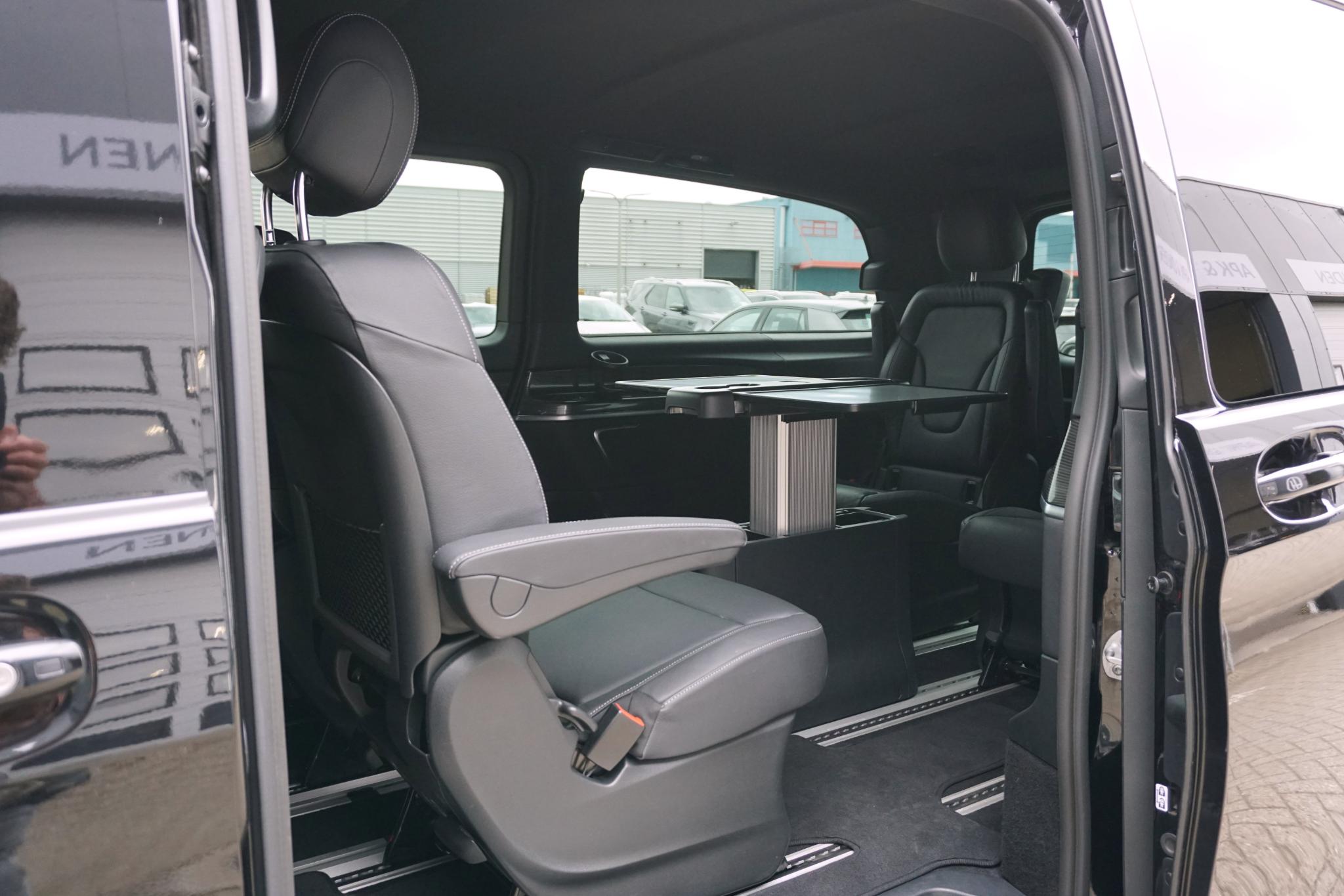 Foto van Mercedes-Benz Eqv
