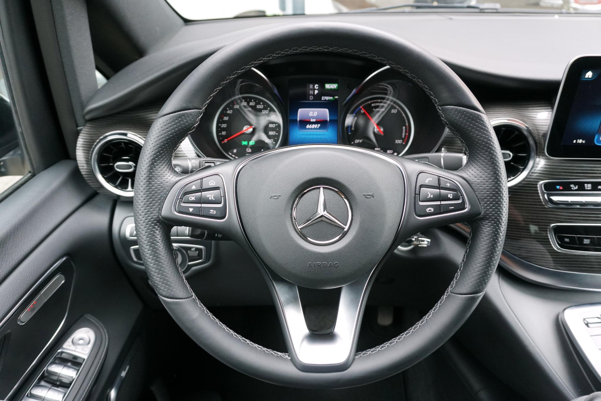 Foto van Mercedes-Benz Eqv