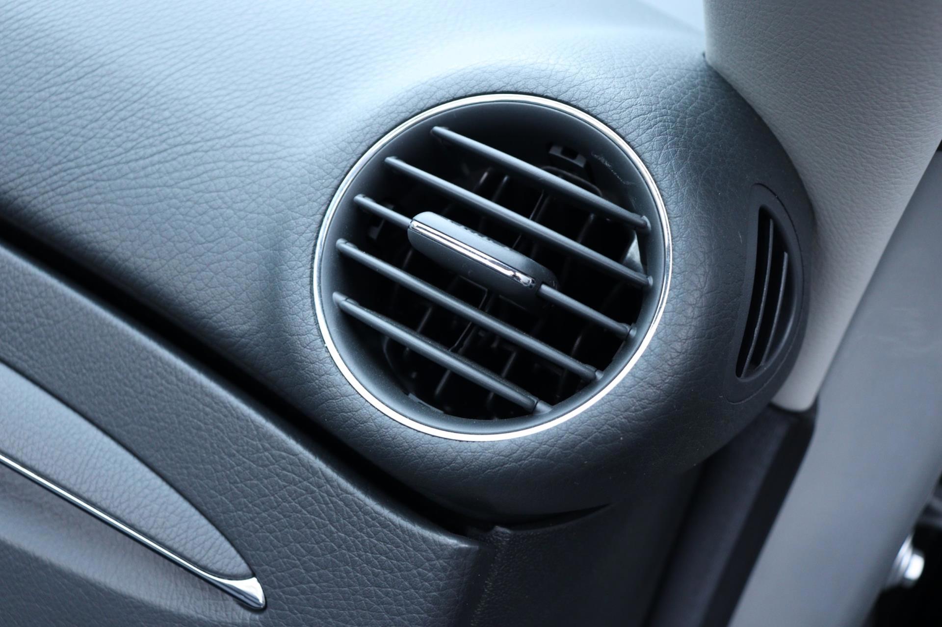 Foto van Mercedes-Benz CLK 320