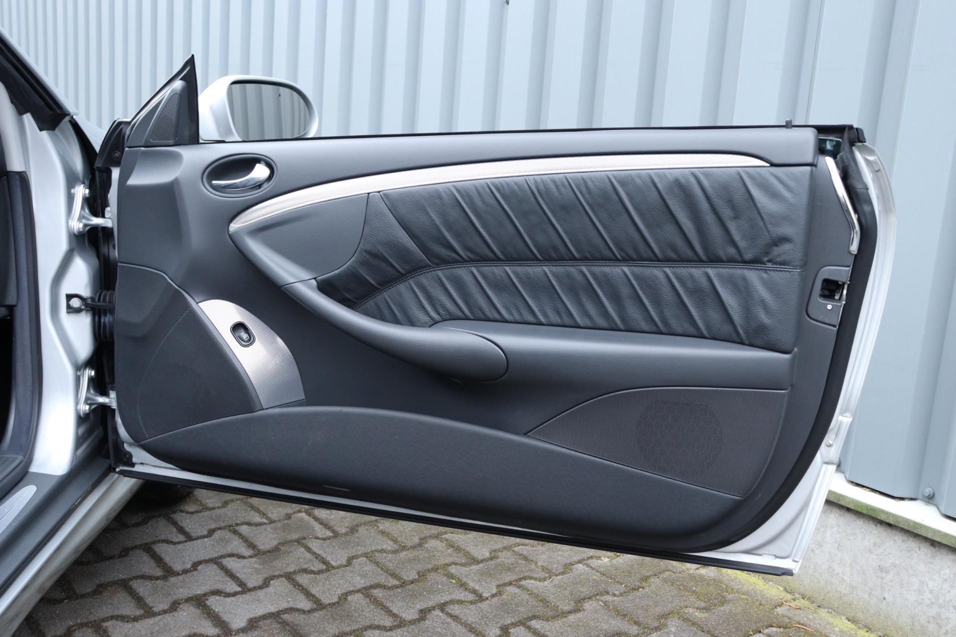 Foto van Mercedes-Benz CLK 320