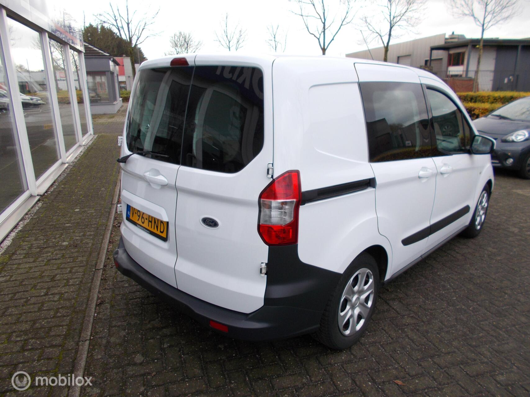 Foto van Ford Transit Courier