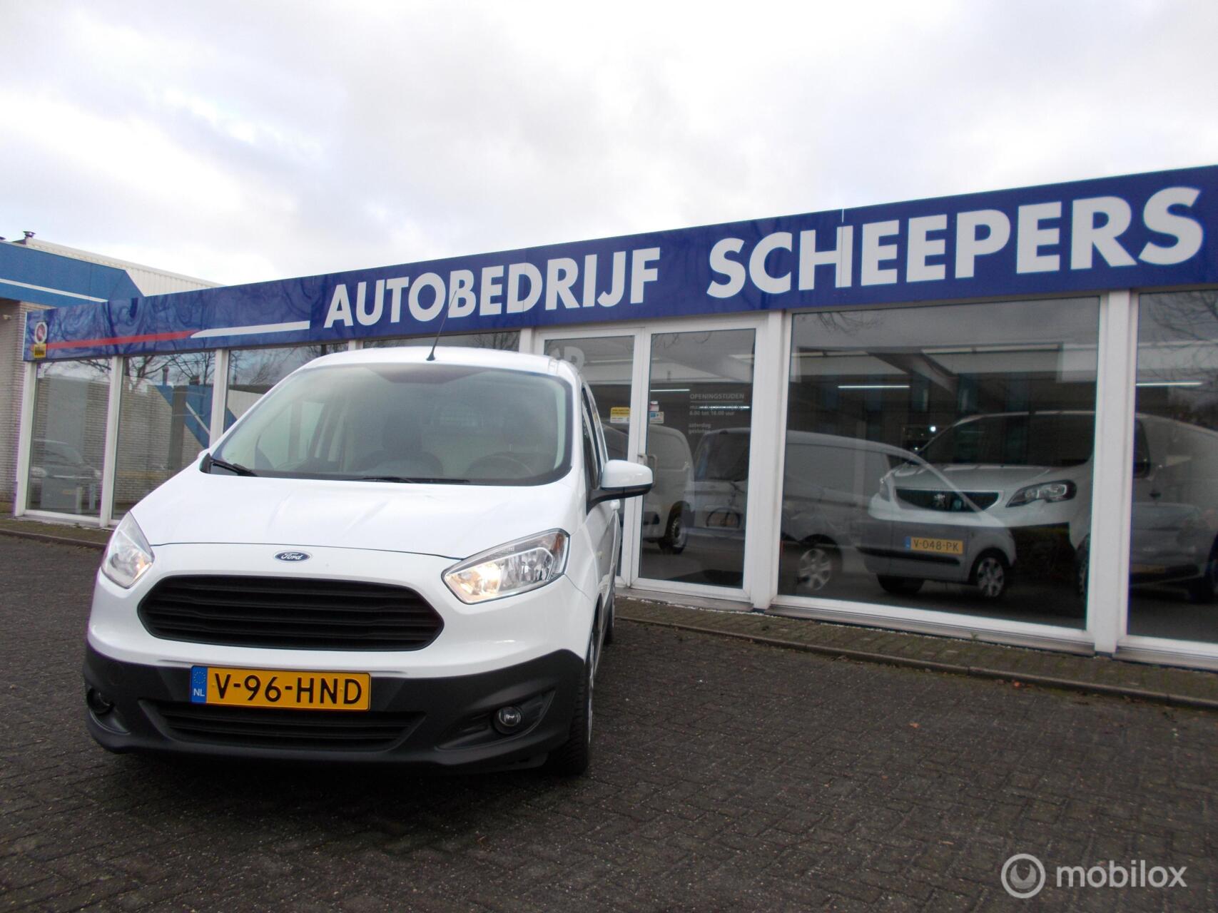 Ford Transit Courier 1.5 TDCI Airco/Navi/Startstop 2015 - voorkant