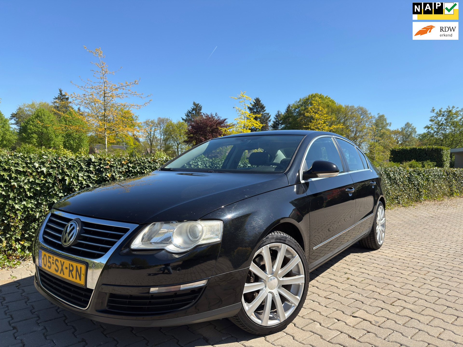 Volkswagen Passat 1.6 FSI Highline , Clima / Cruise / Leder / Navi-Multimedia / Isofix / Pdc / 18" Lm Velgen. 2006 - voorkant