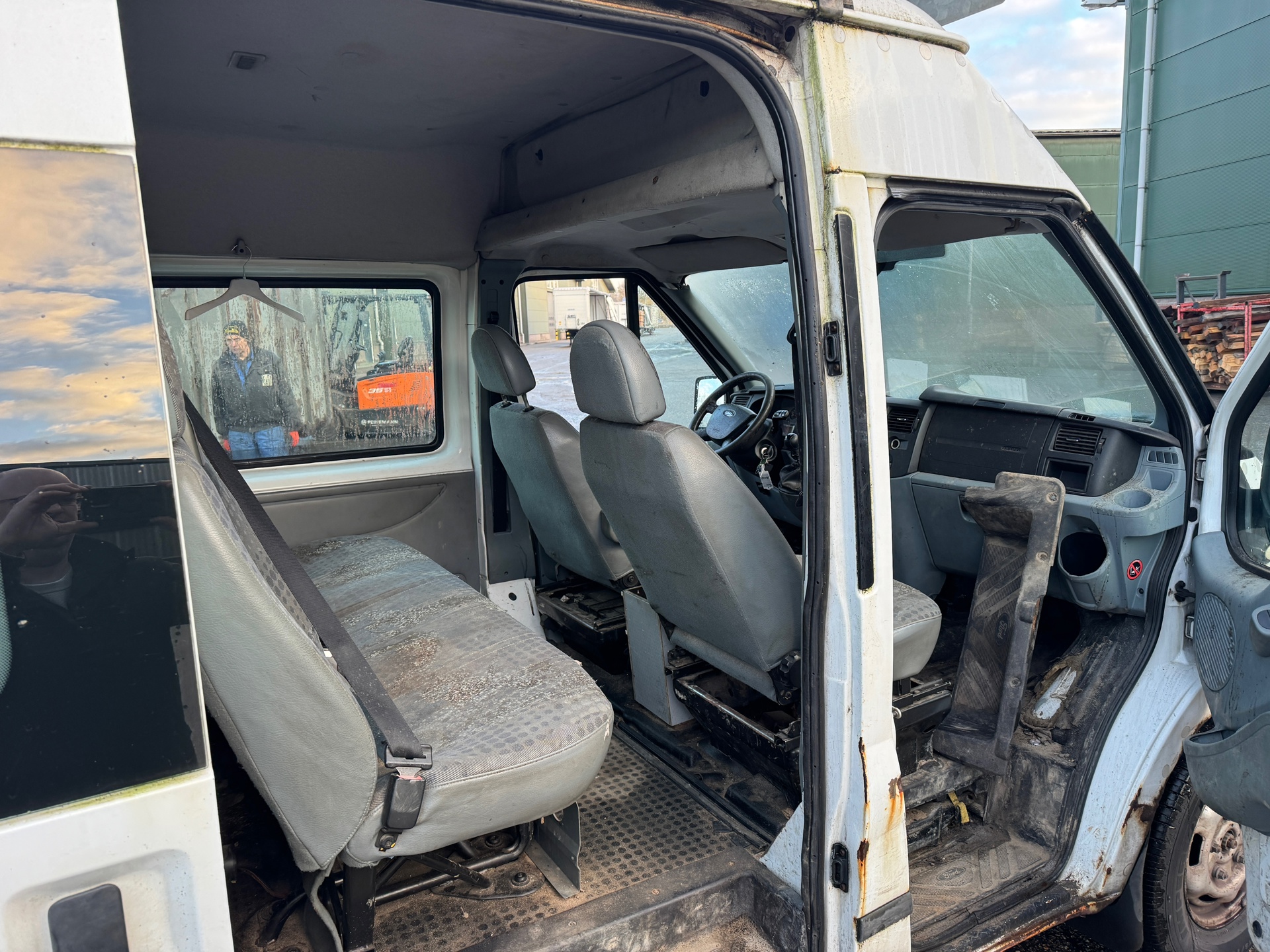 Foto van Ford Transit 330m DC RD 115dpf 3,73