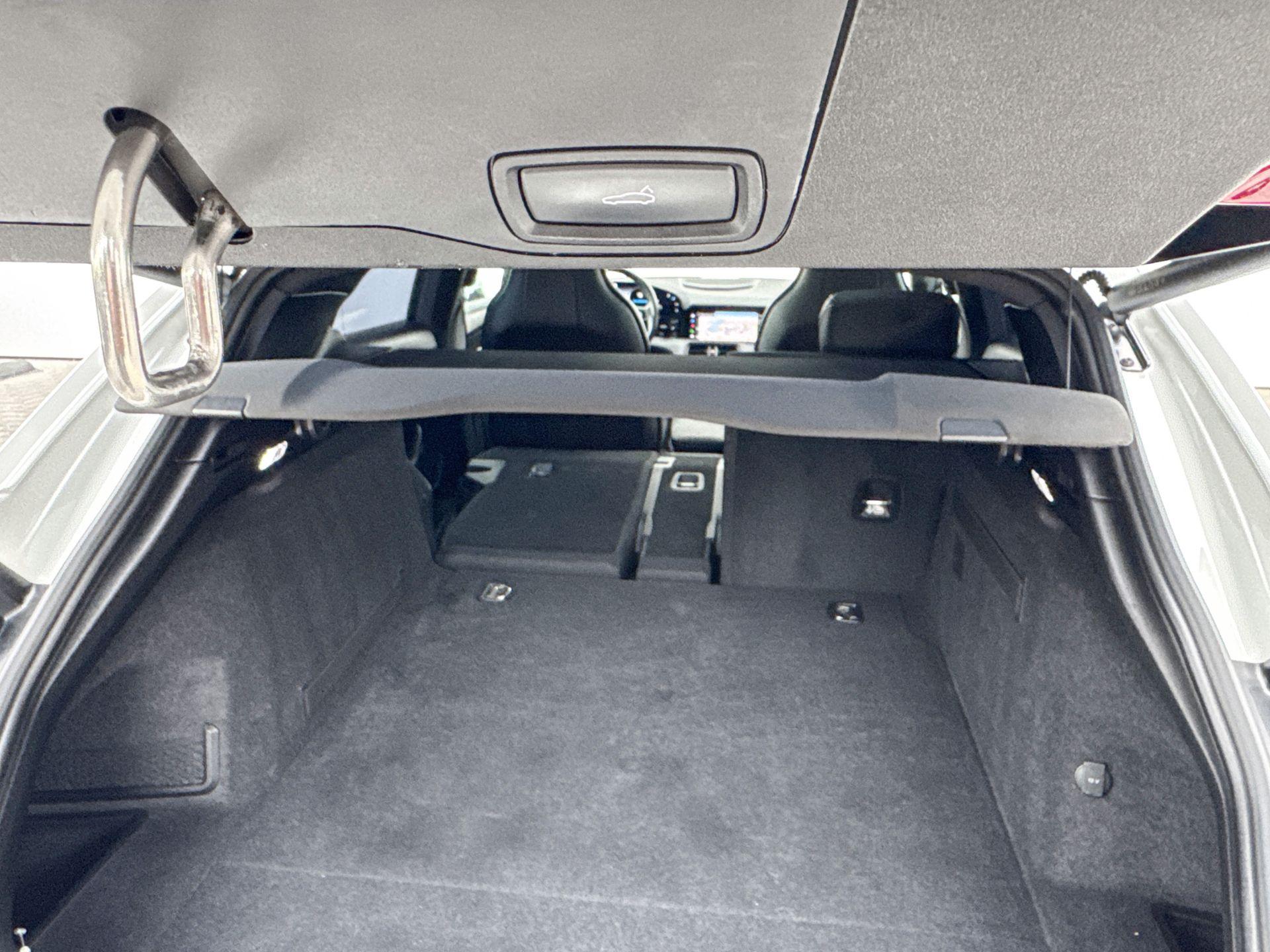 Foto van Porsche Taycan 4