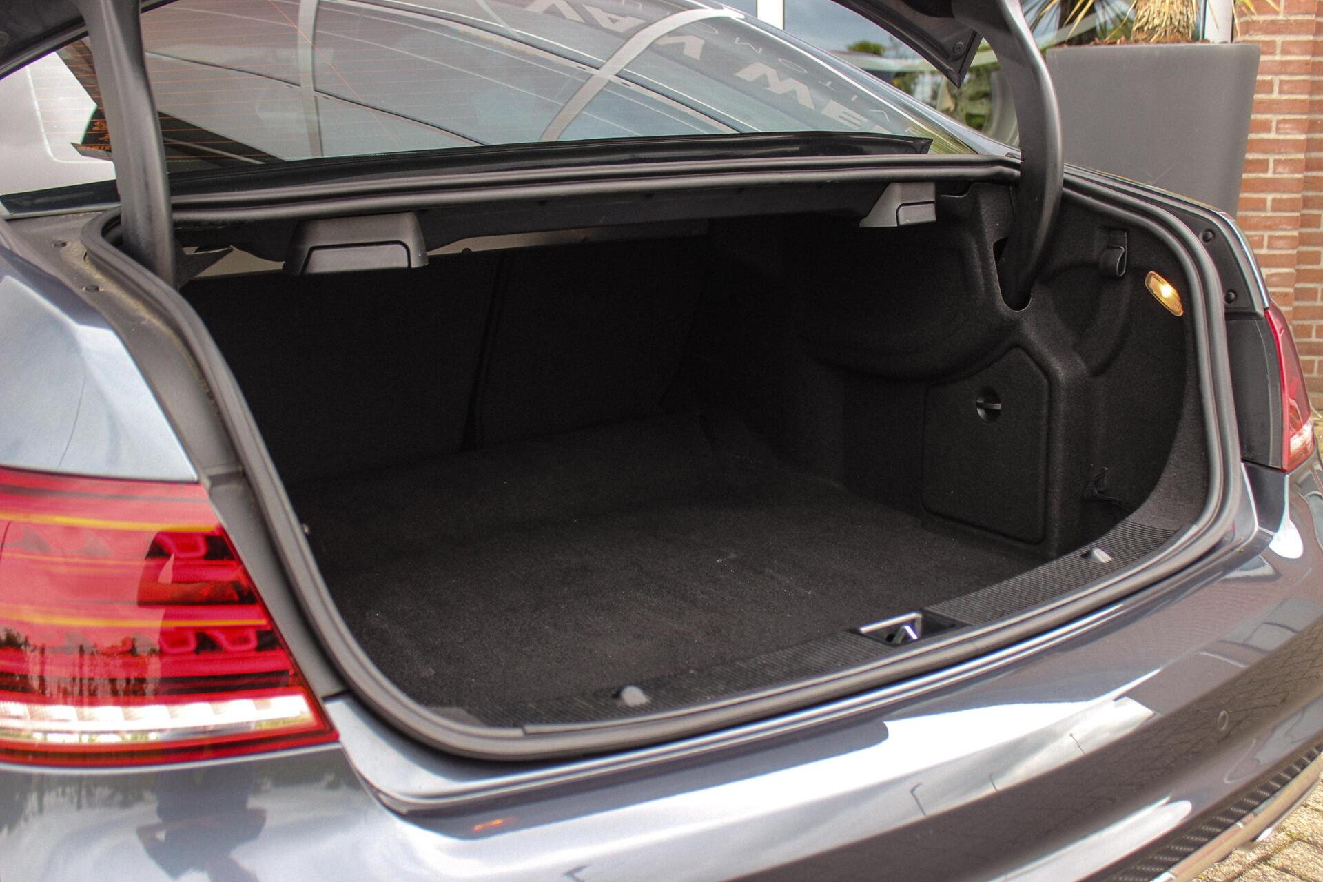 Foto van Mercedes-Benz E 200