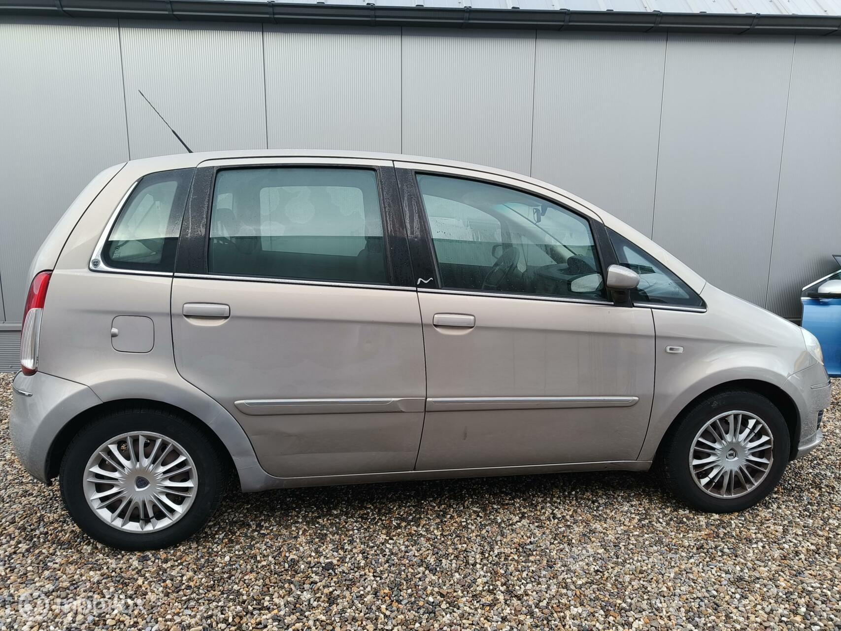 Foto van Lancia Musa