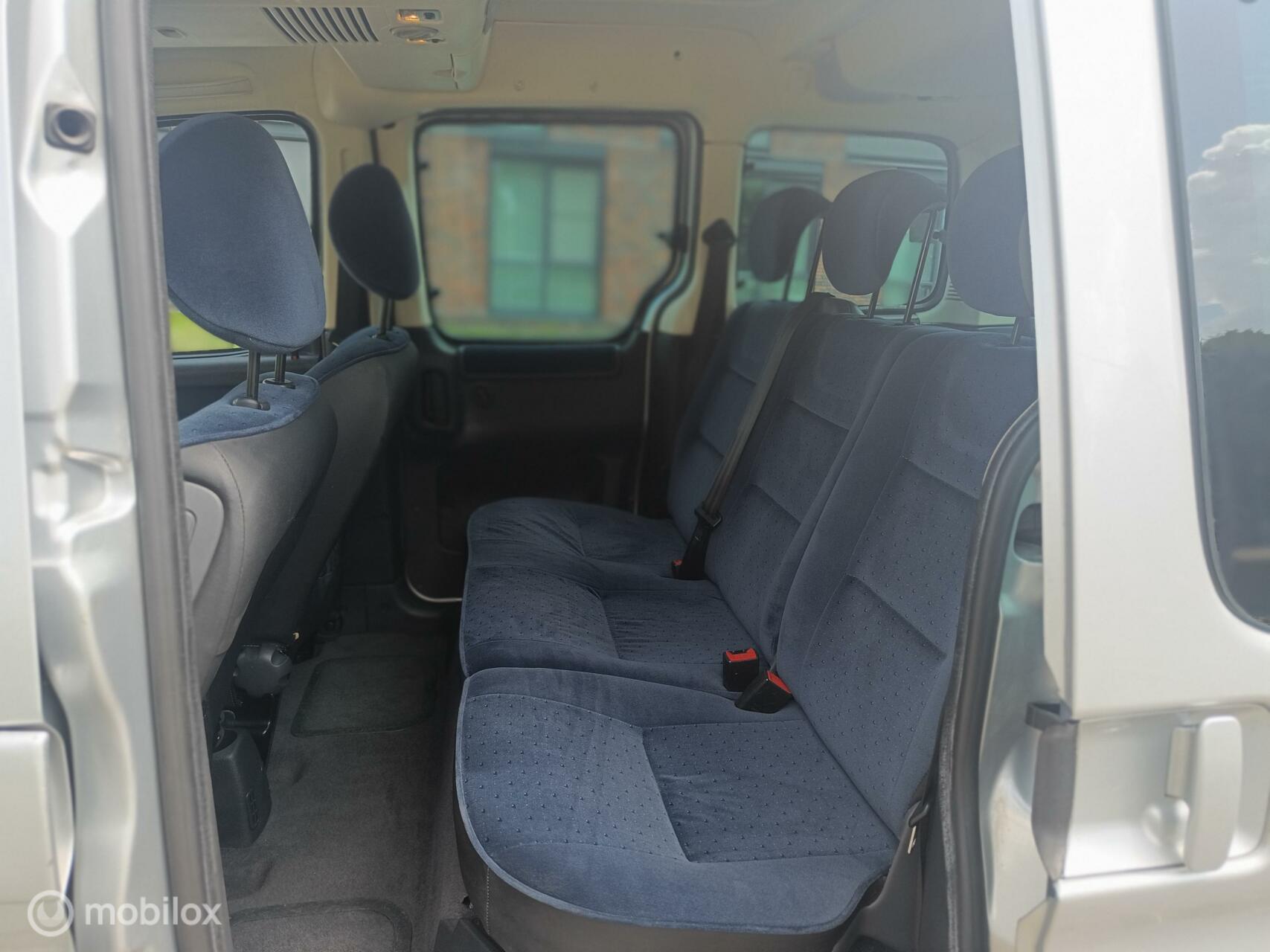 Foto van Peugeot Partner Tepee