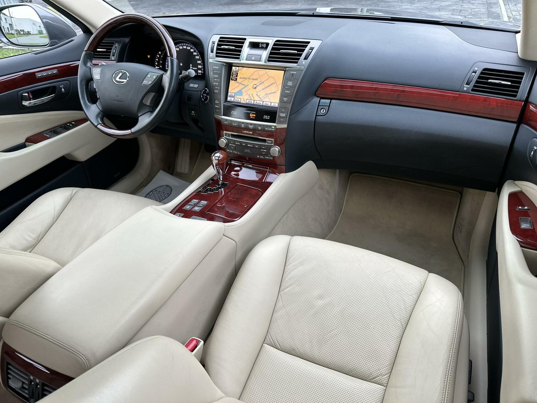 Foto van Lexus LS