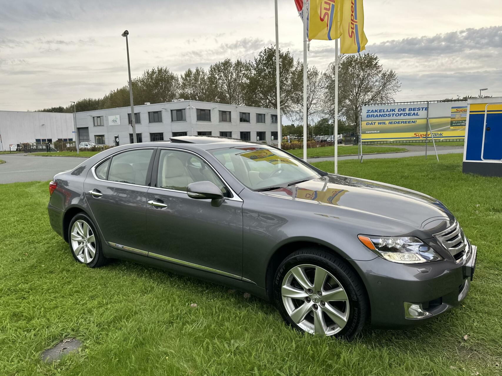 Foto van Lexus LS