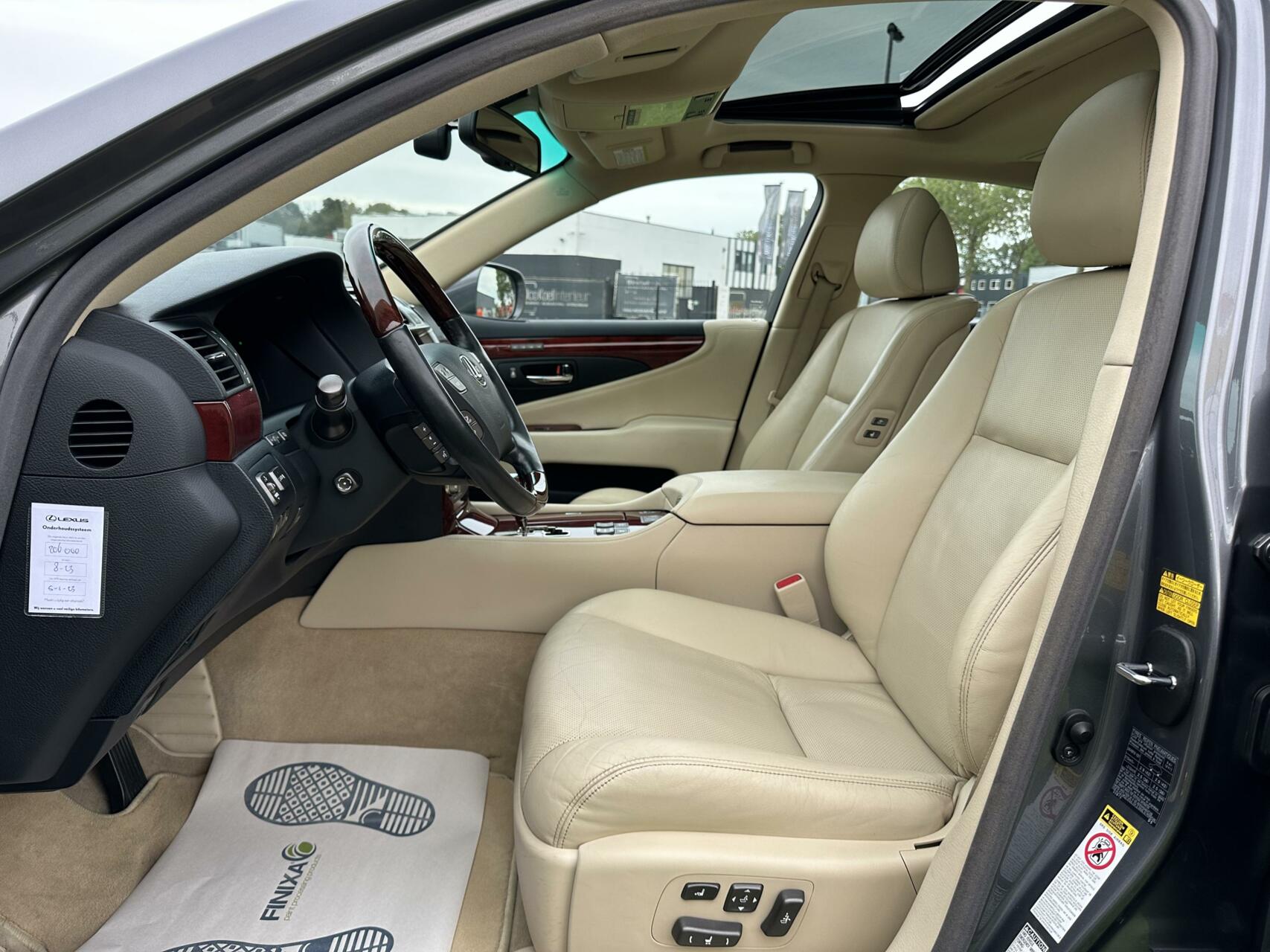 Foto van Lexus LS