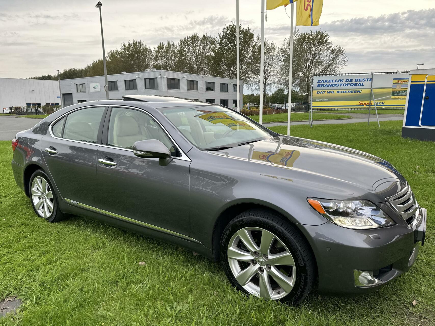 Foto van Lexus LS