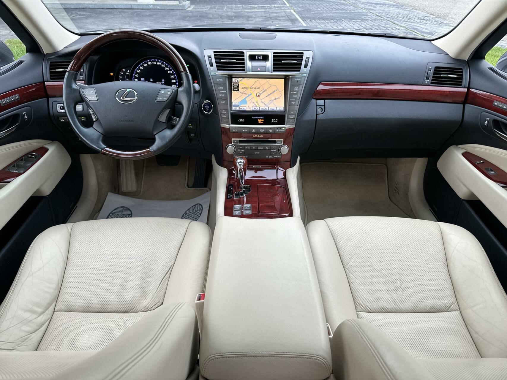 Foto van Lexus LS