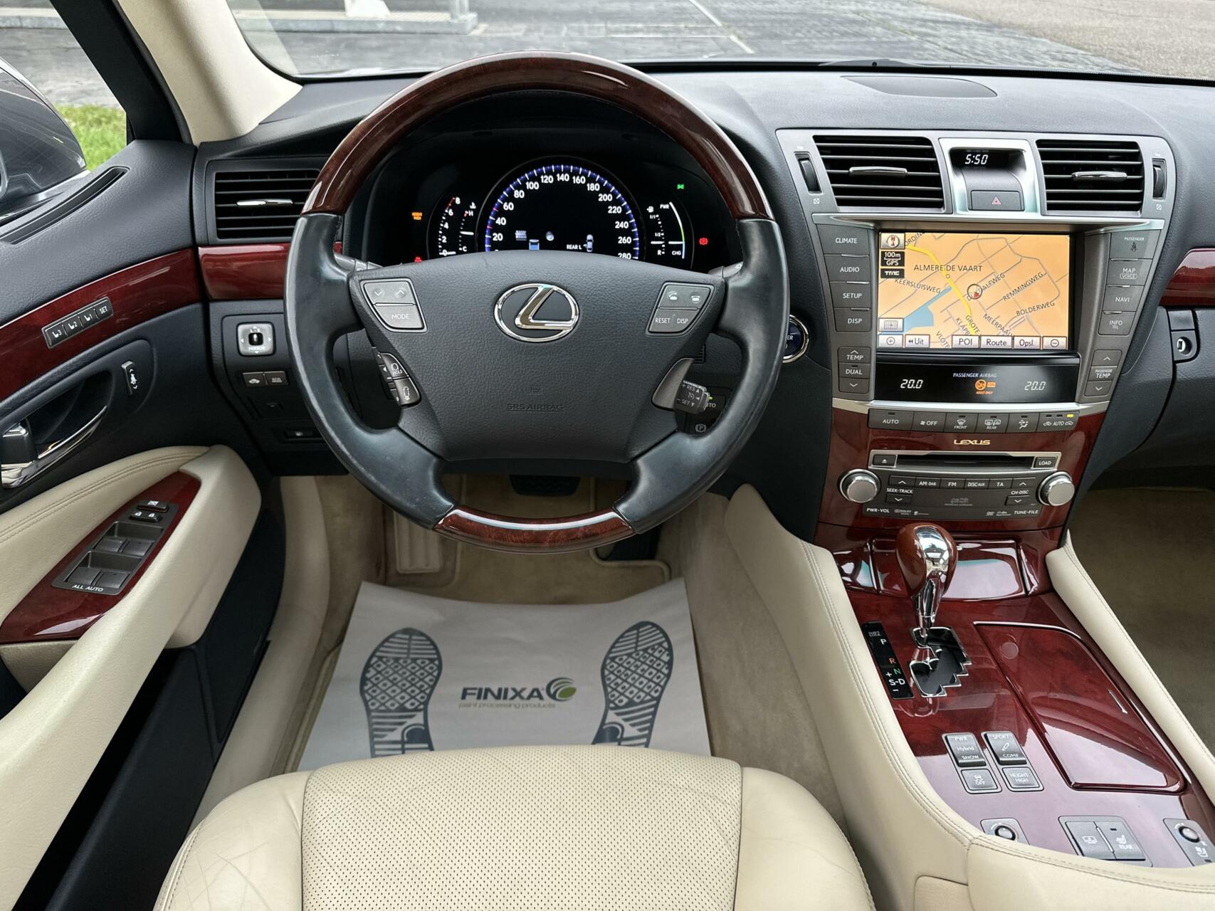 Foto van Lexus LS