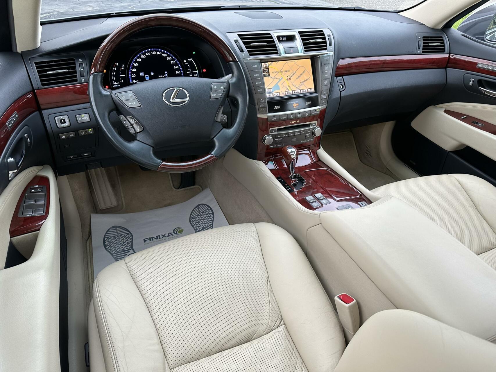 Foto van Lexus LS