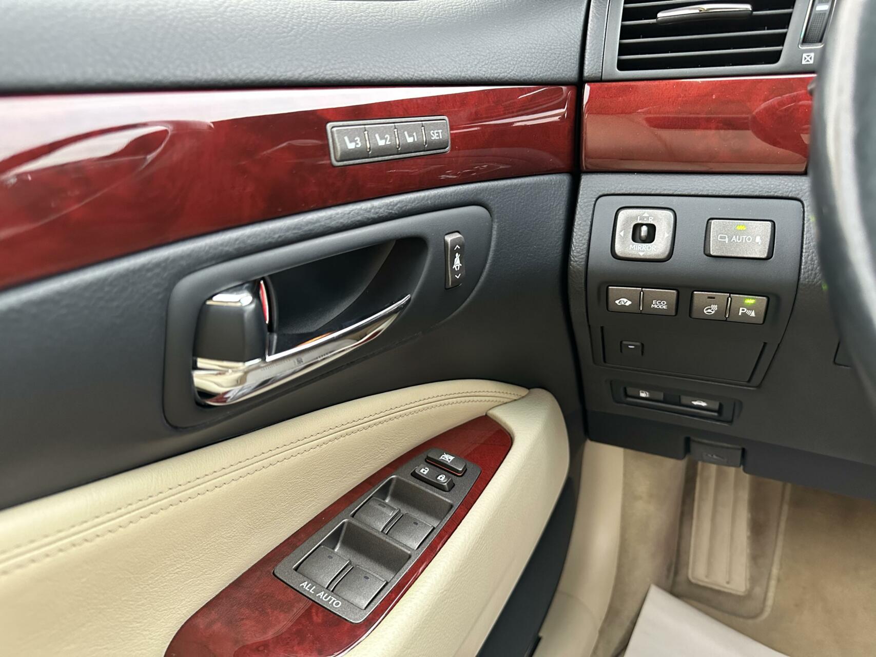 Foto van Lexus LS