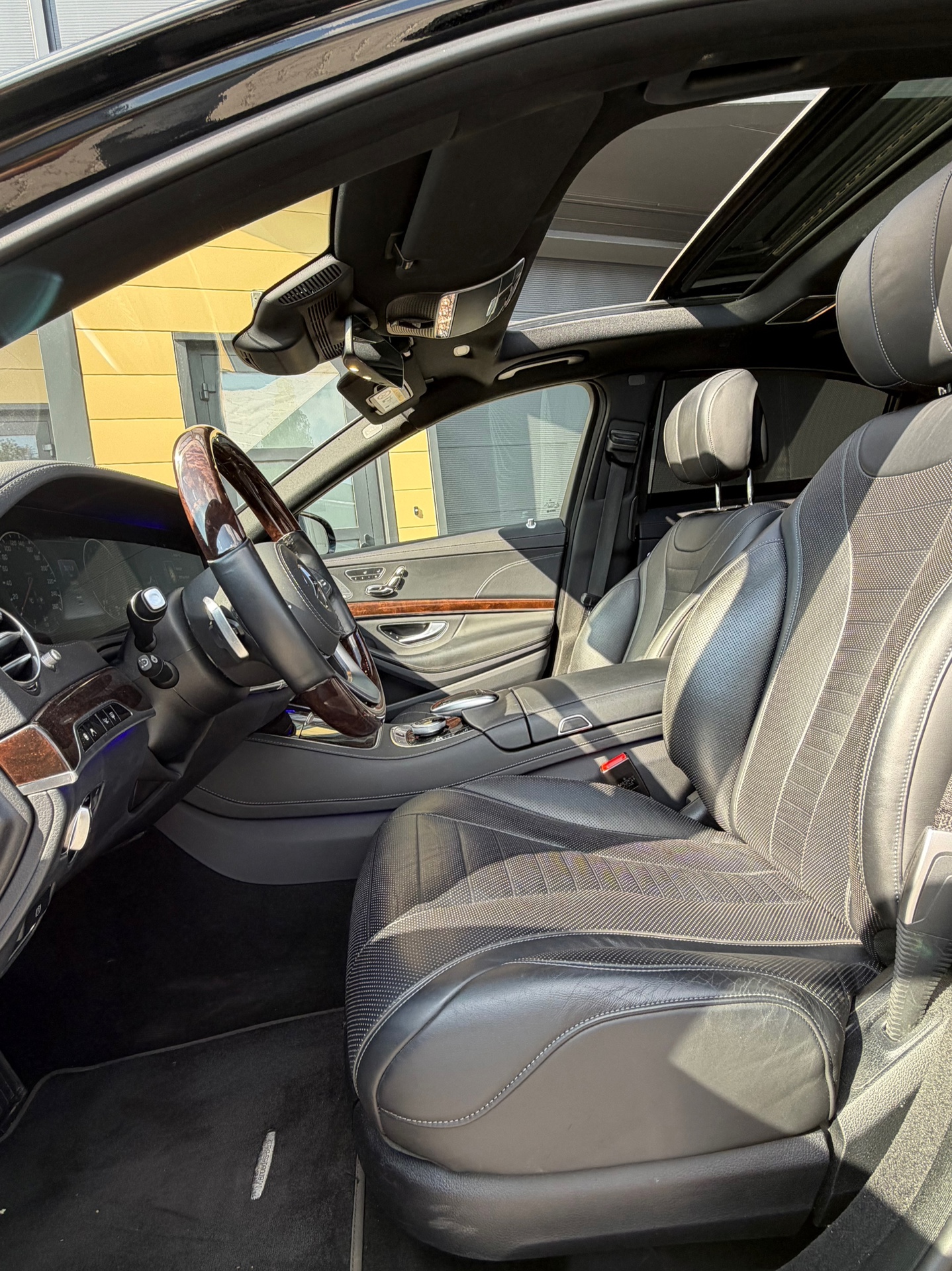 Foto van Mercedes-Benz S 560 E