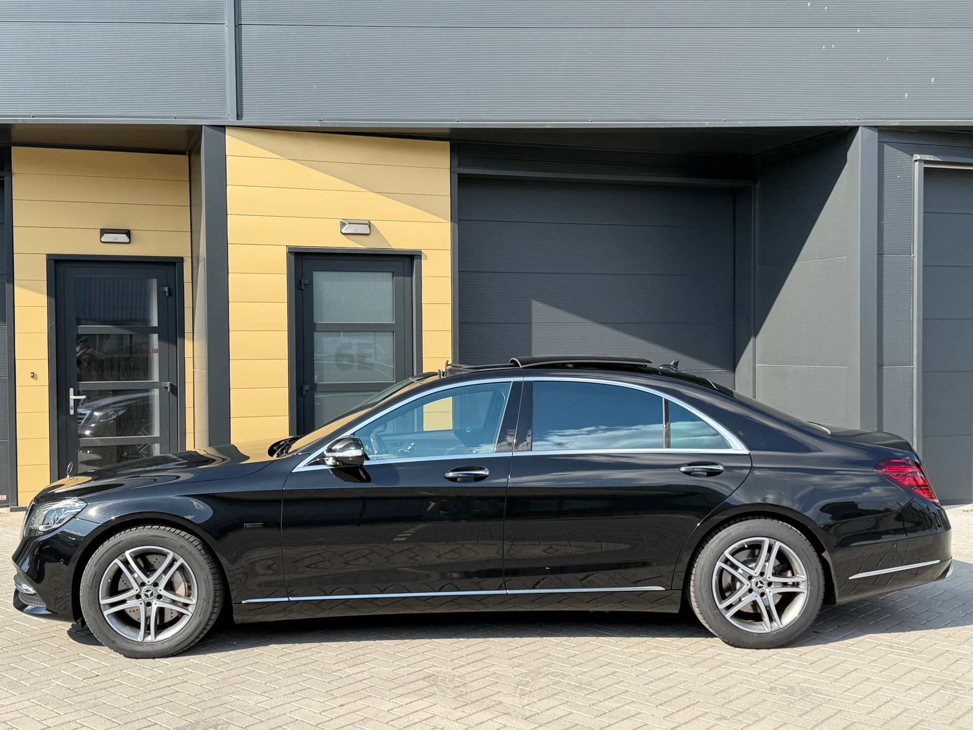 Foto van Mercedes-Benz S 560 E