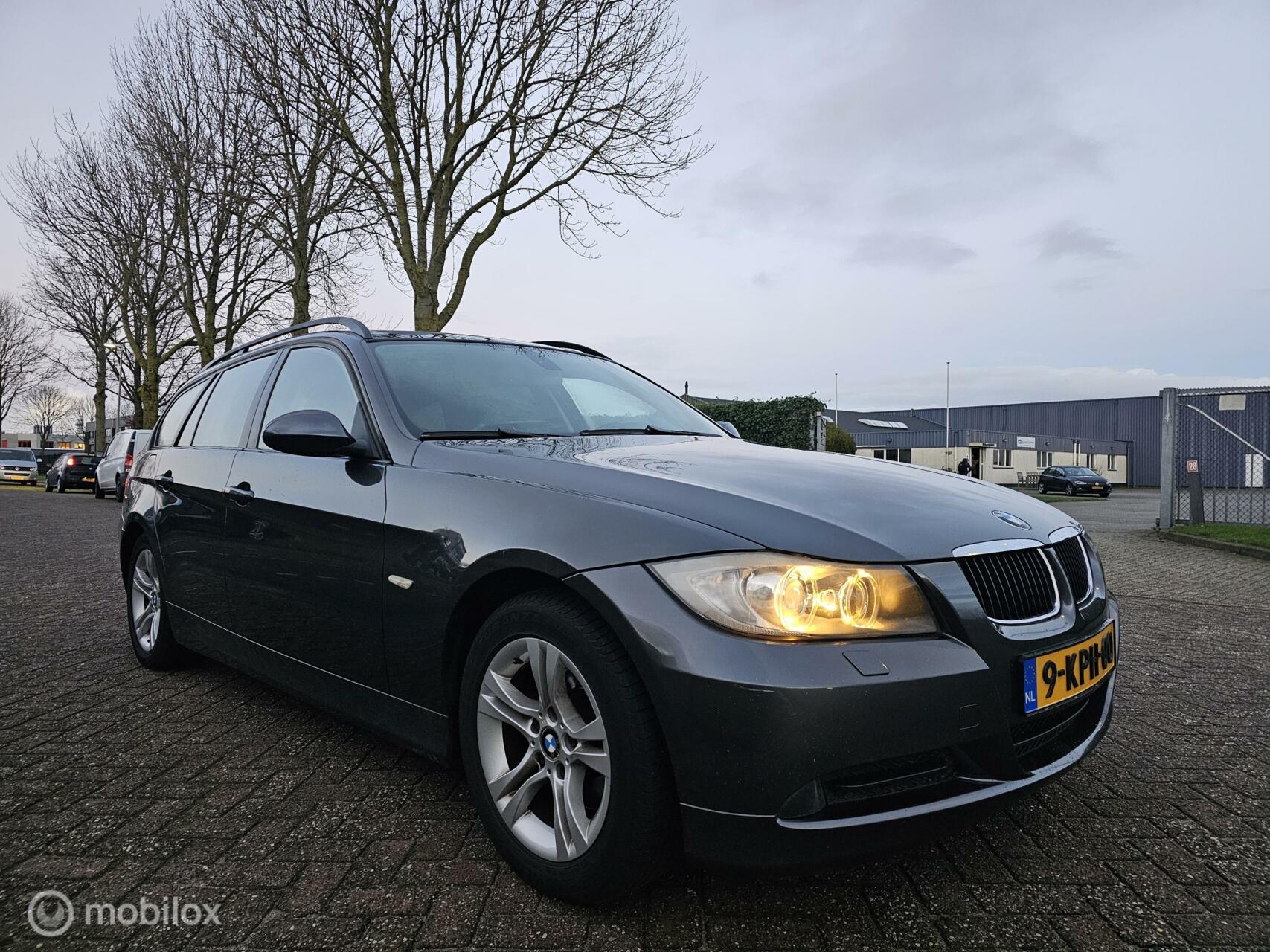 BMW 3-serie Touring 320i Zuinig Nieuwe Apk! 2008 - voorkant