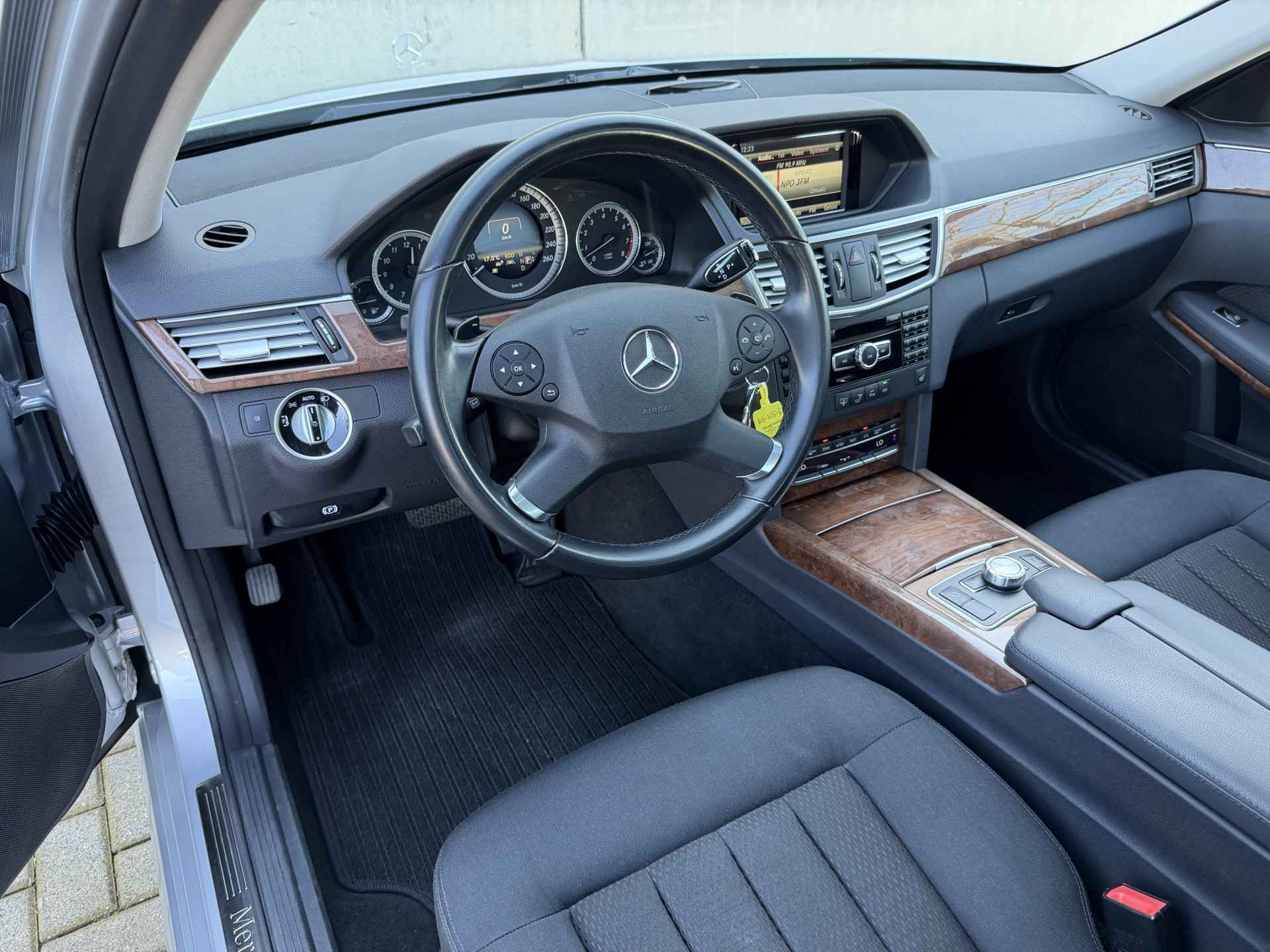 Foto van Mercedes-Benz E 350