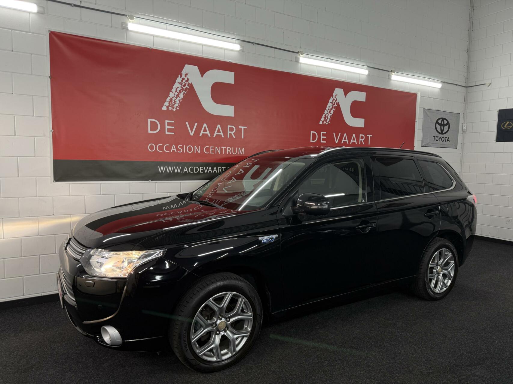 Mitsubishi Outlander 2.0 PHEV Instyle - VERKOCHT! 2013 - voorkant