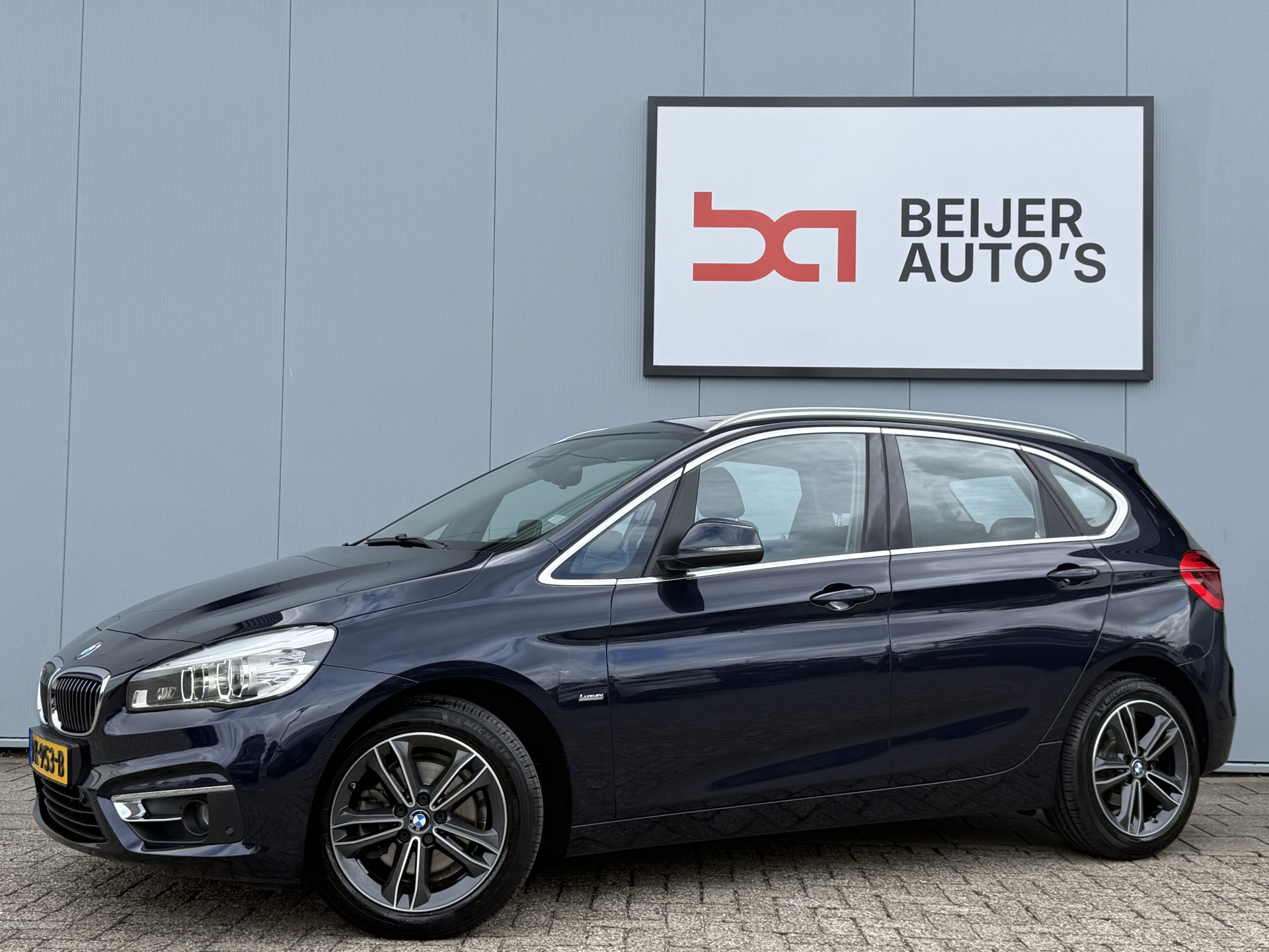BMW 220i Active Tourer 220i High Executive Automaat 2017 - voorkant