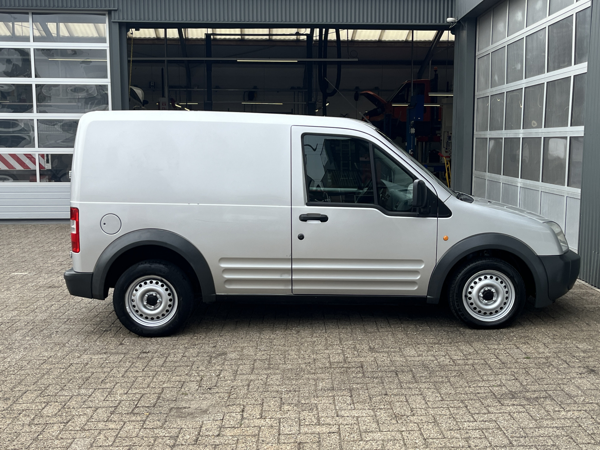 Foto van Ford Transit Connect T200s Van 1,8tdci 66