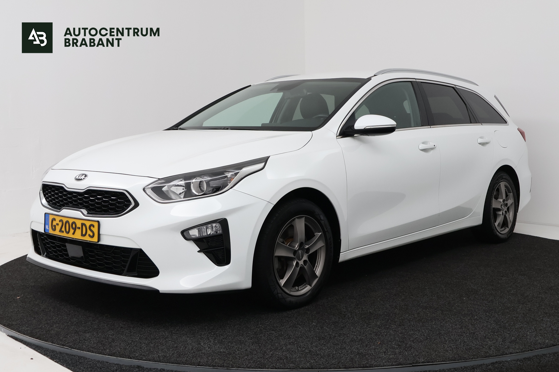 Kia Ceed 1.0 T-GDi DynamicPlusLine (STOEL/STUUR VERWARMING, NAVIGATIE, CAMERA, PARKEERSENSOREN) 2019 - voorkant