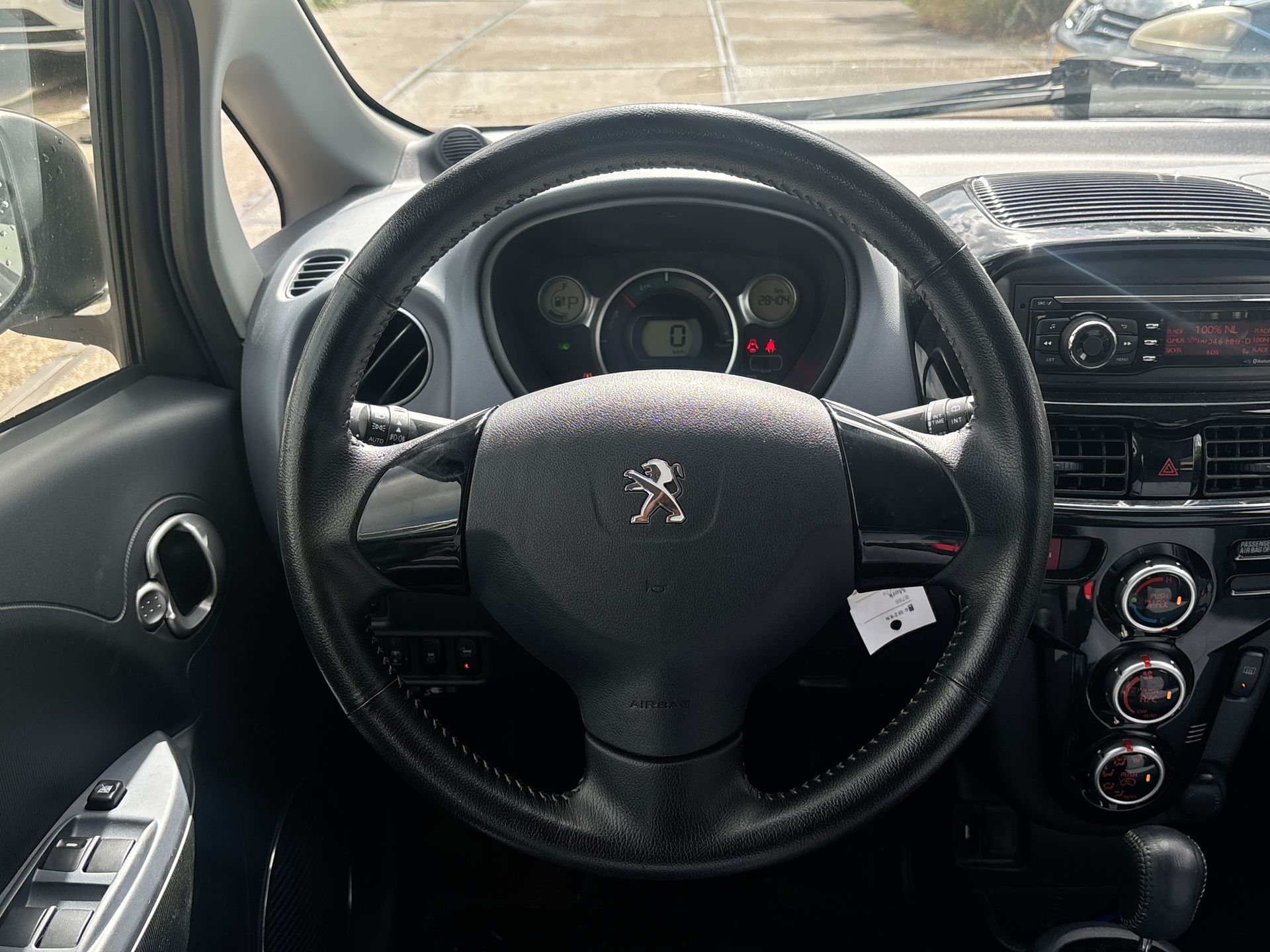 Foto van Peugeot Ion