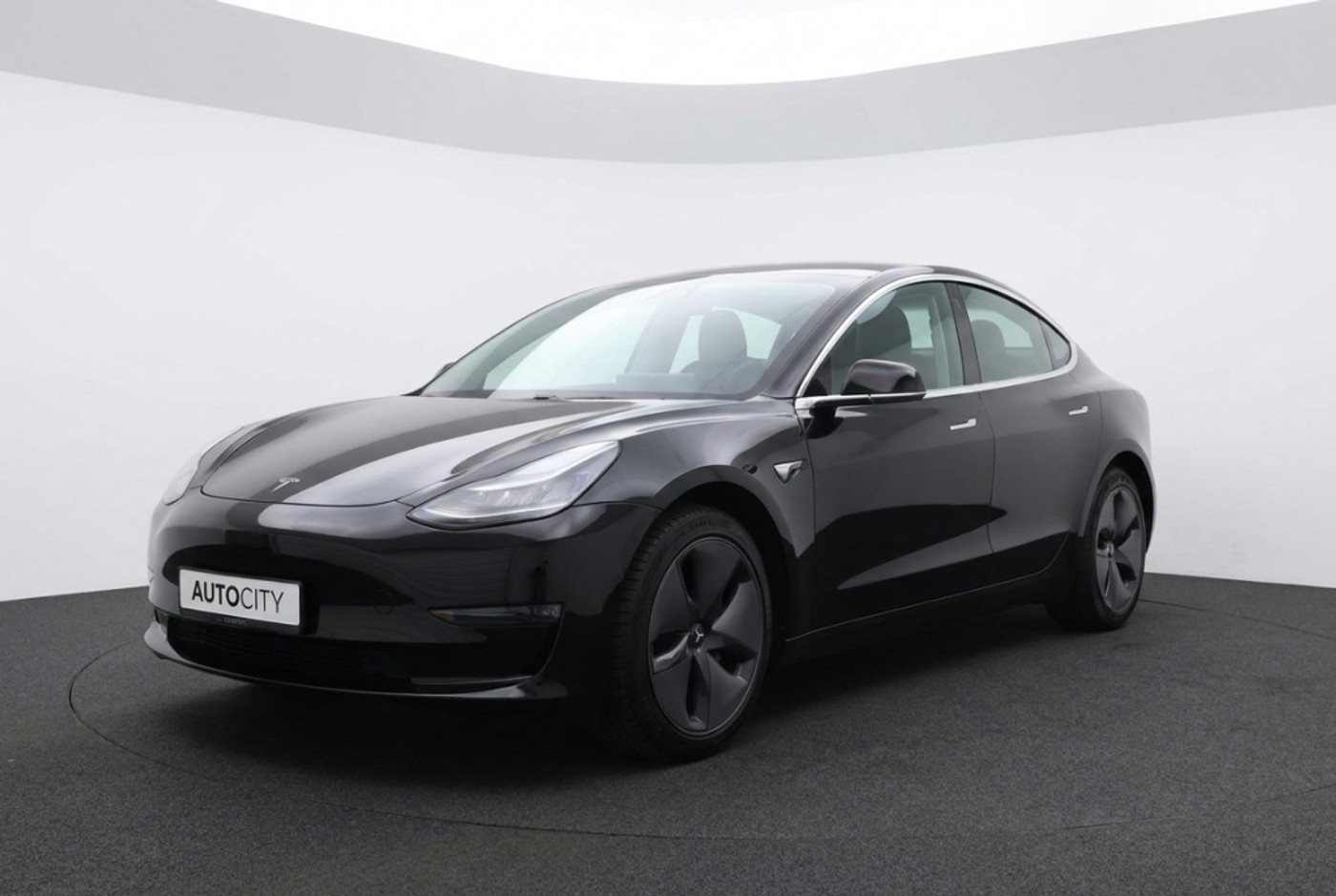 Tesla Model 3 Standard range RWD Plus 60 kWh l NL Auto l 2019 - voorkant