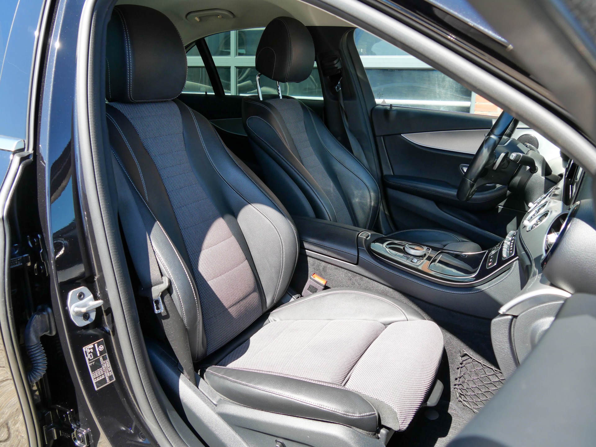 Foto van Mercedes-Benz E 200