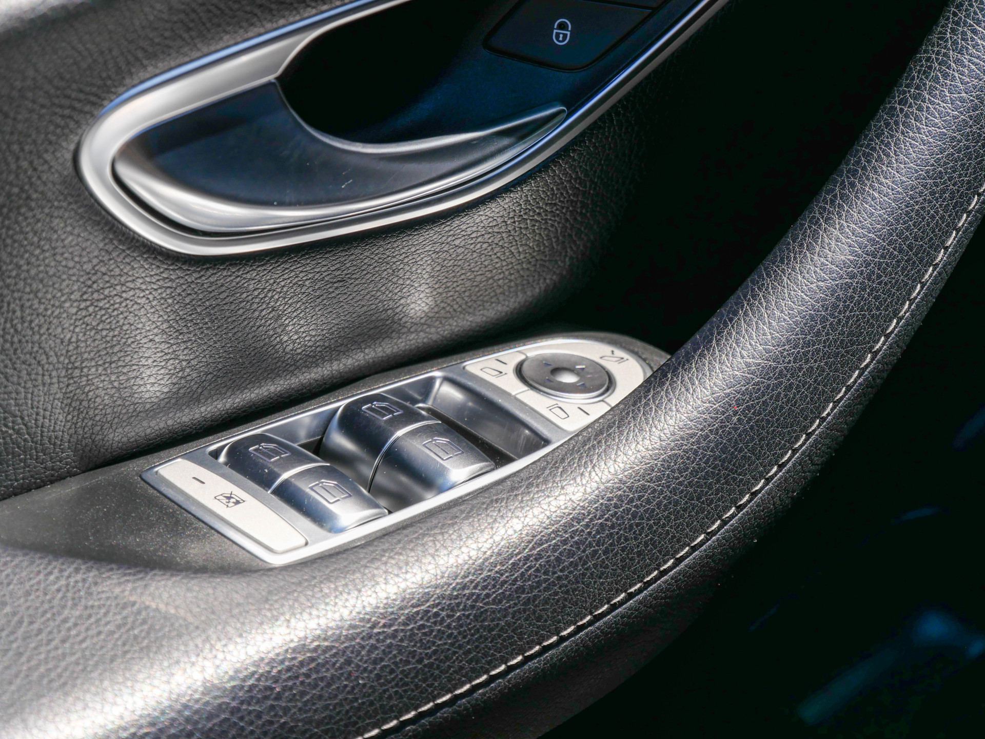 Foto van Mercedes-Benz E 200
