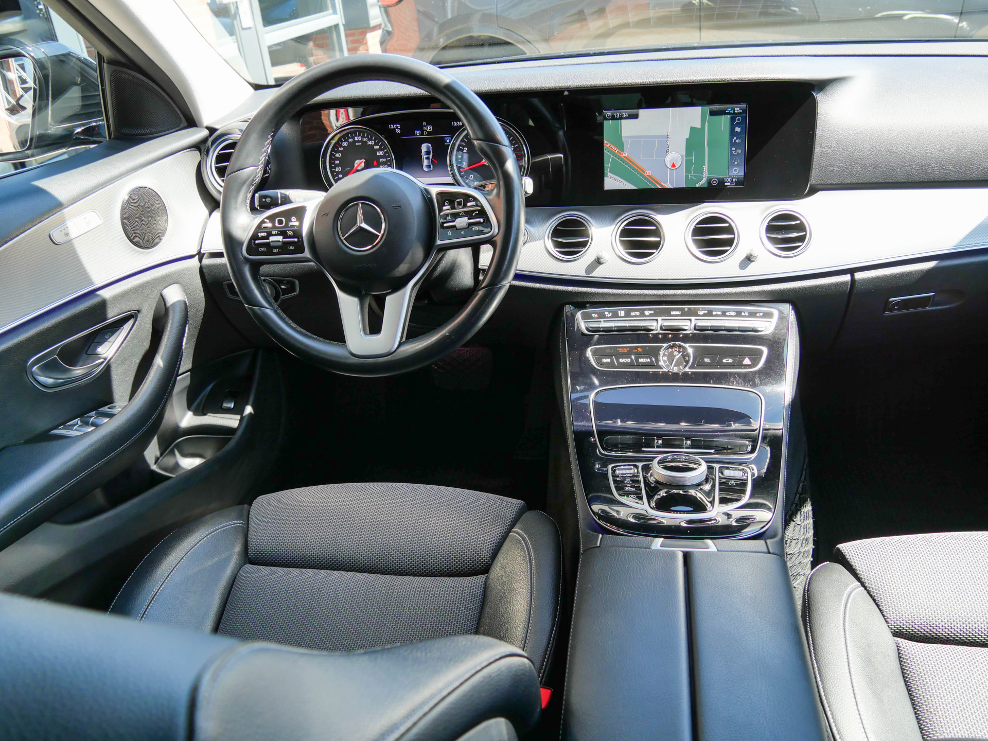 Foto van Mercedes-Benz E 200