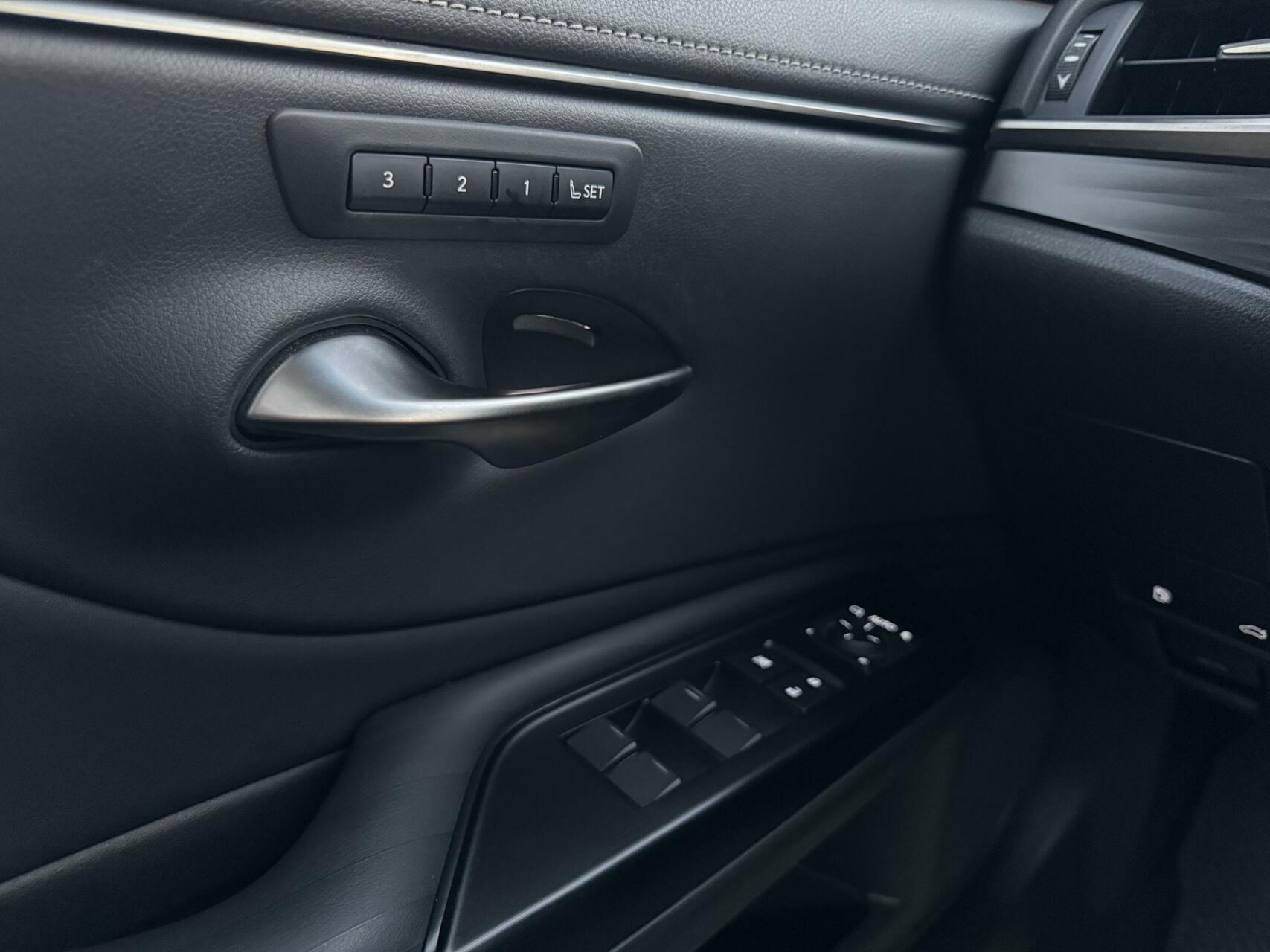 Foto van Lexus Es