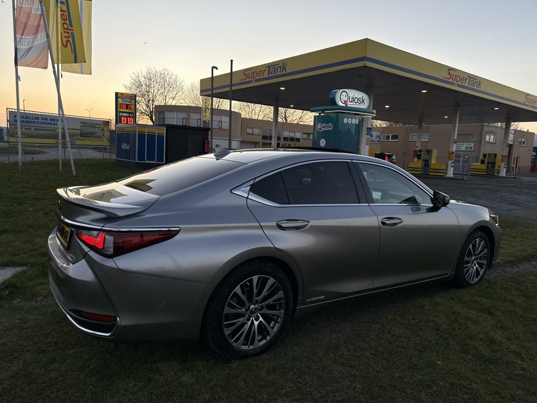 Foto van Lexus Es